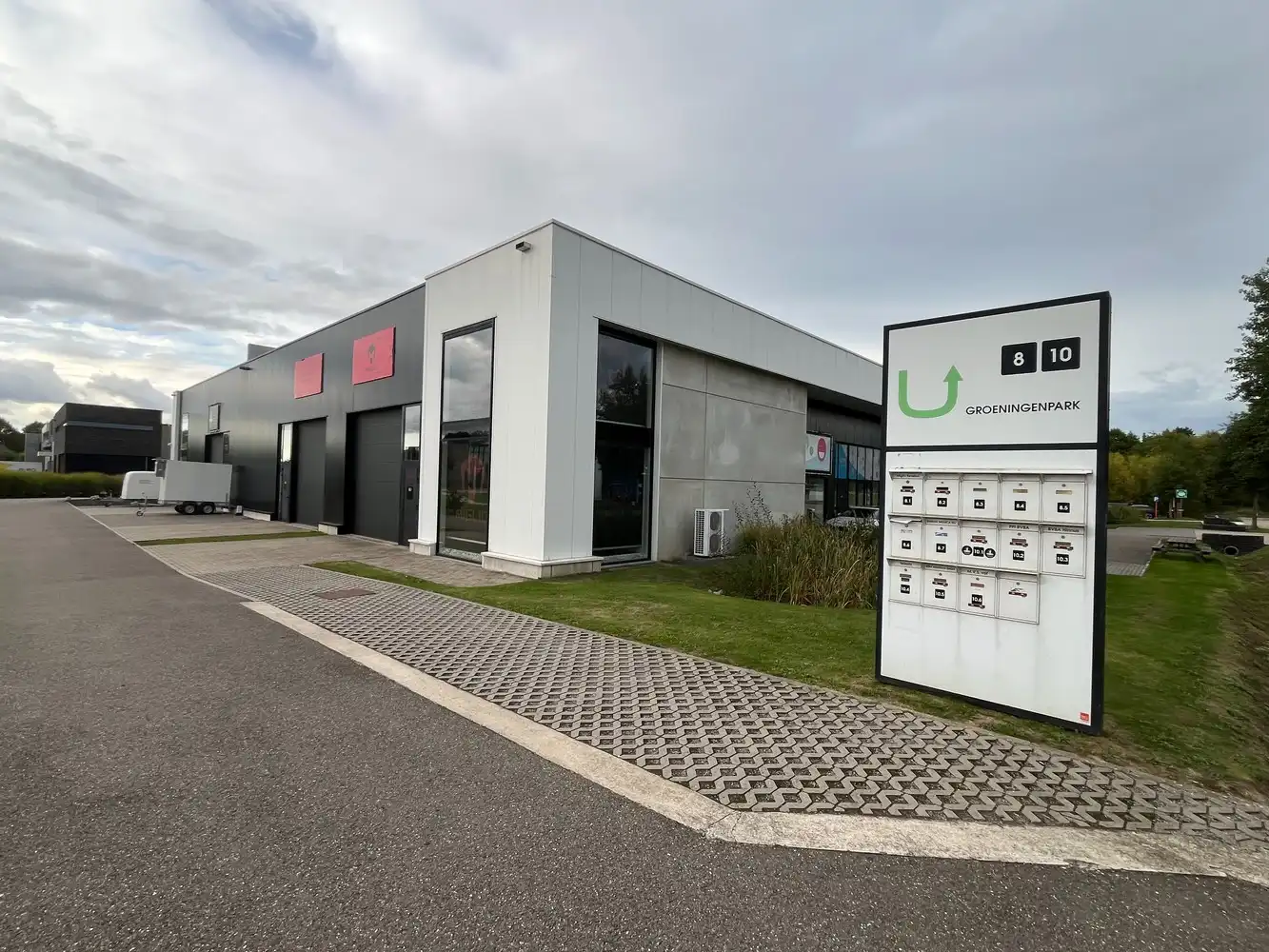 KMO-unit met showroom foto 18