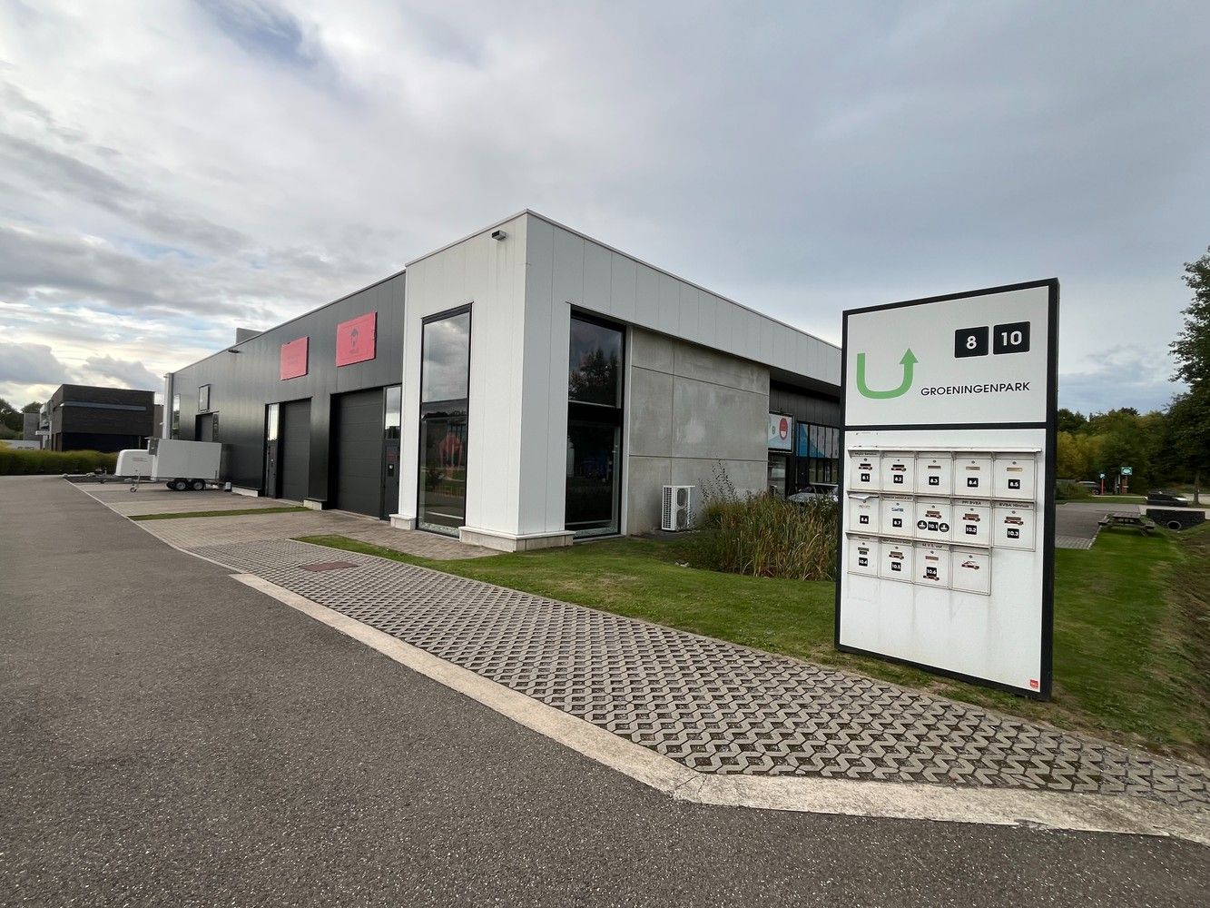 KMO-unit met showroom foto 17