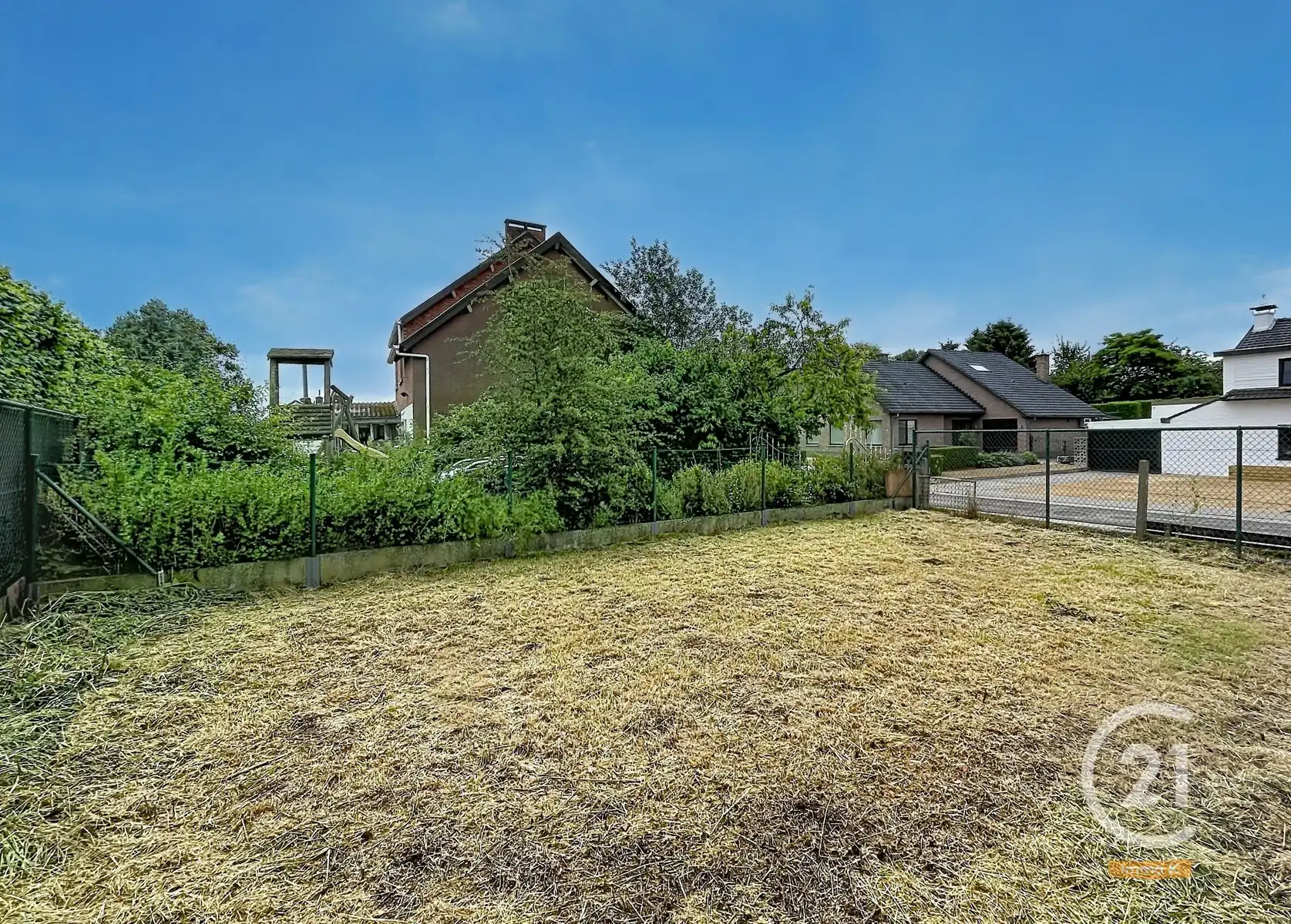 Te renoveren woning met werkplaats en vele mogelijkheden foto 3
