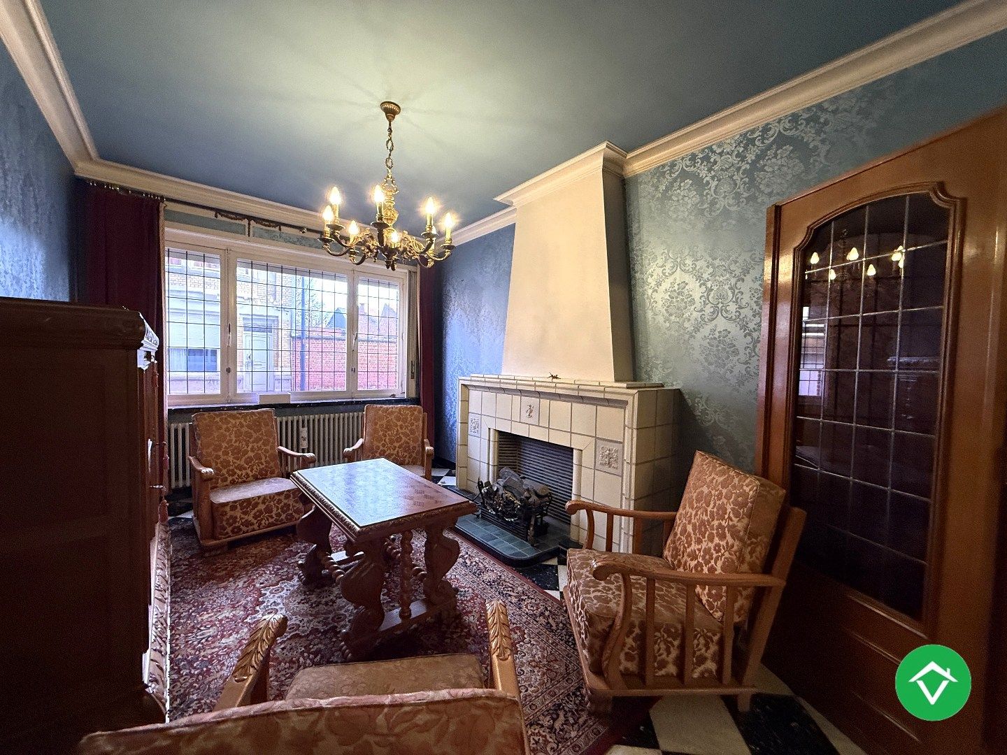 Karaktervolle, stevige woning met 4 slaapkamers, tuin en garage in centrum Roeselare foto 3