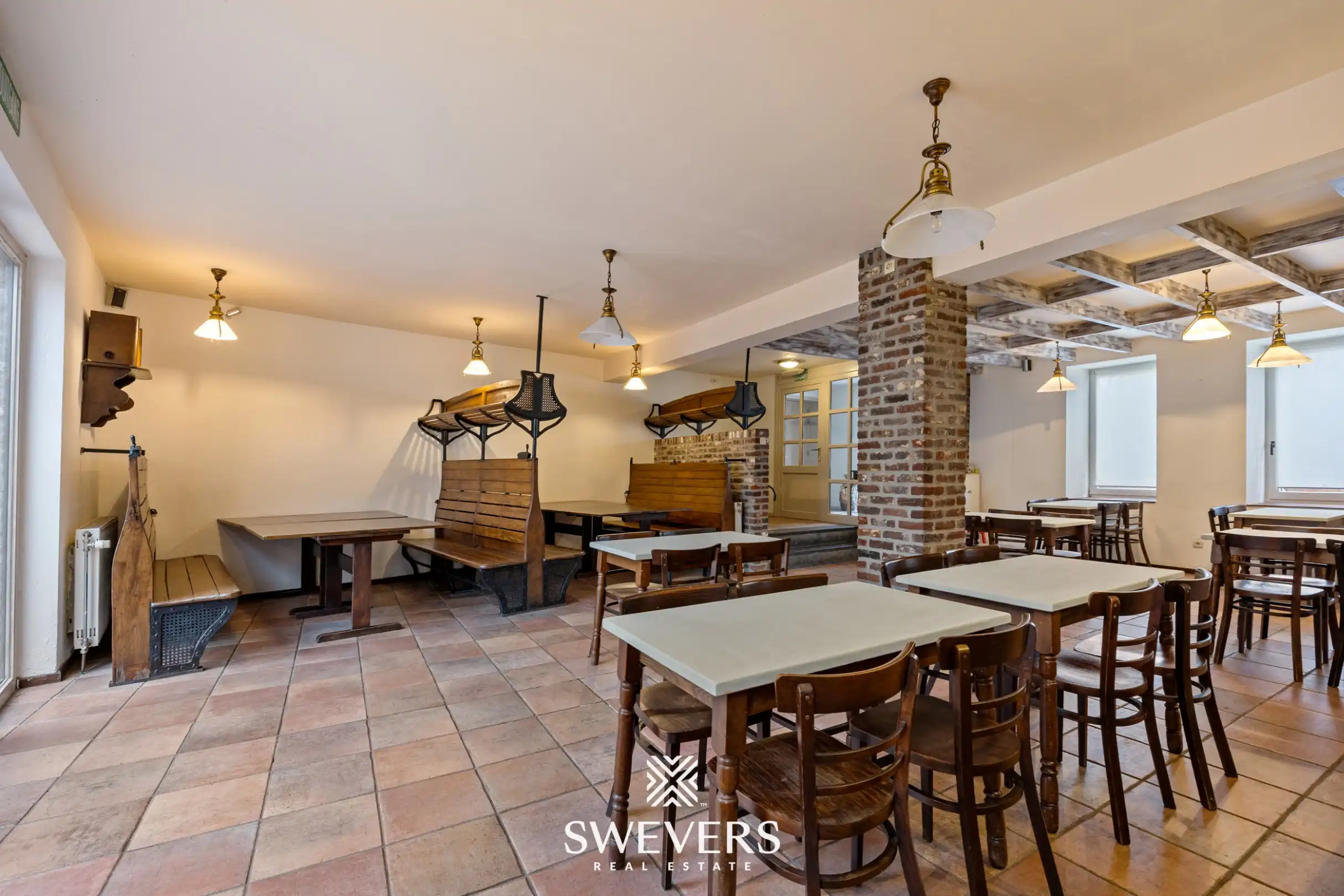 Absolute buitenkans in gekende horecazaak foto 7