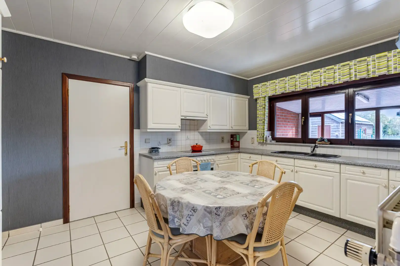 Verzorgde gezinswoning op een perceel van 9a08ca, gebouwd in 1988 op een rustige locatie nabij het centrum van Neeroeteren!  foto 14