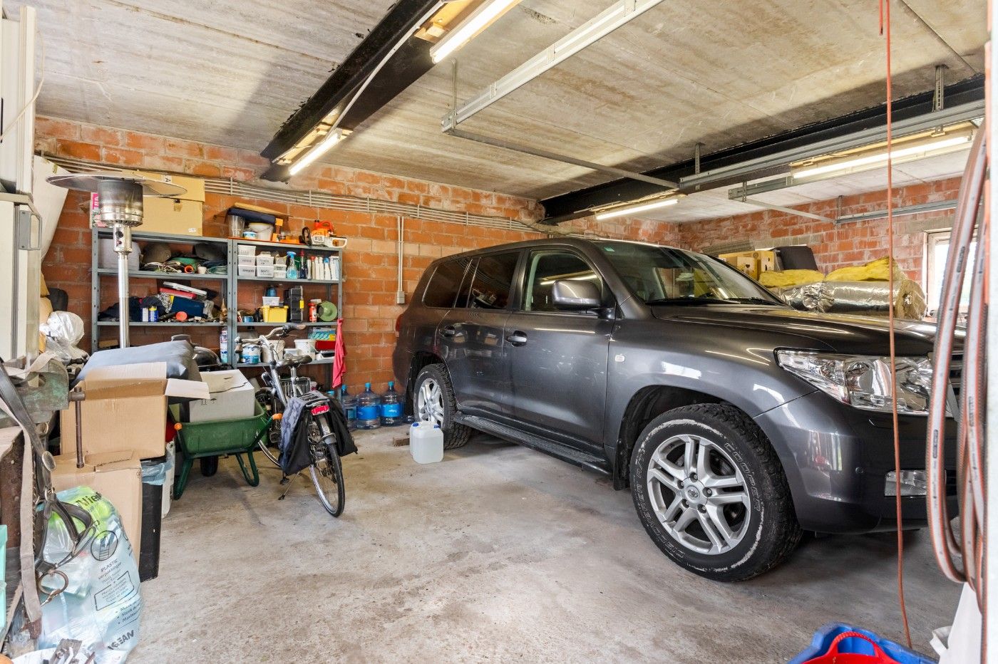 Recente, grote HOB met 4+ slpk., dubbele garage, weide en stallen foto 31