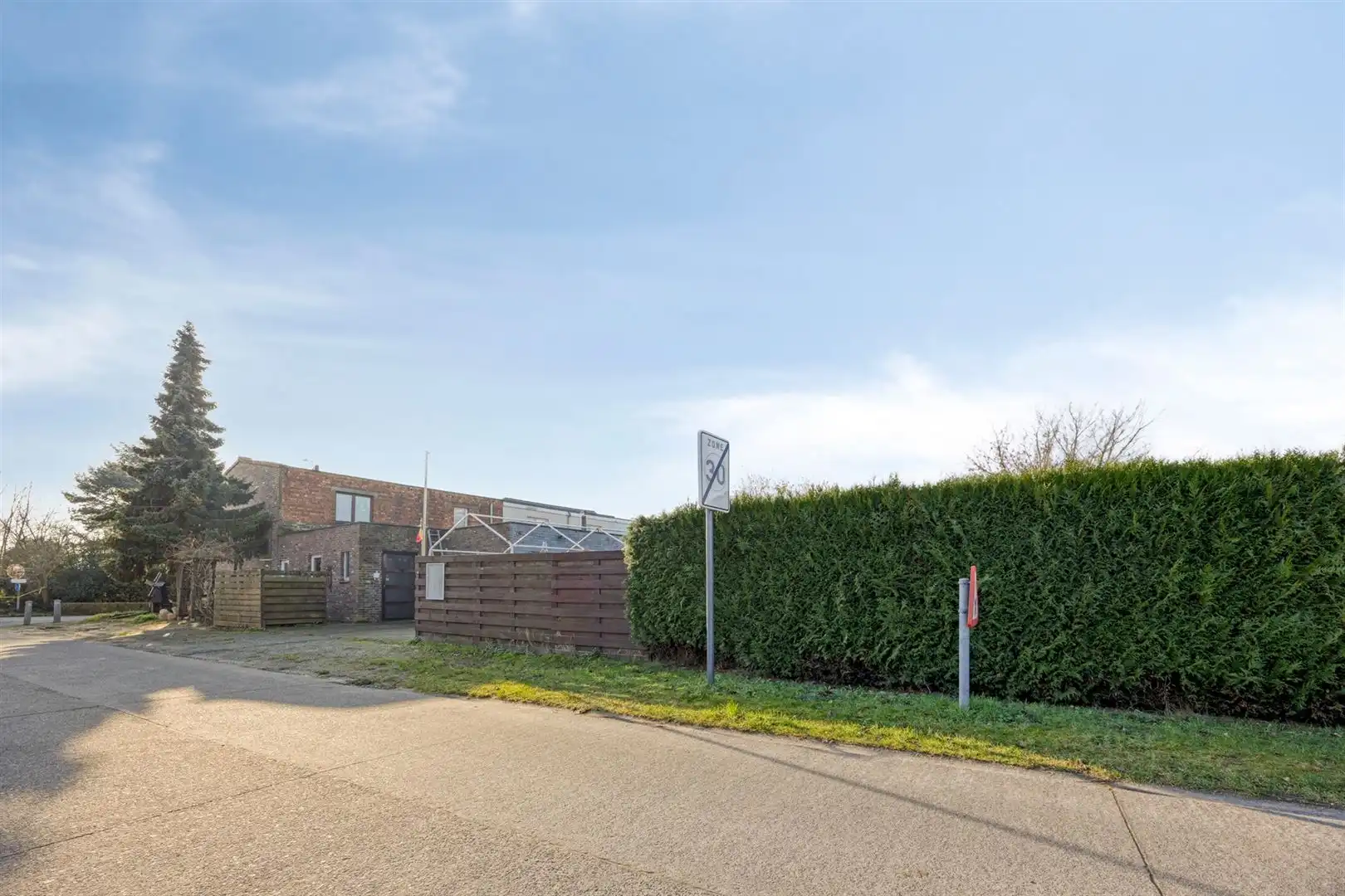 Grondig te renoveren huis. foto 3