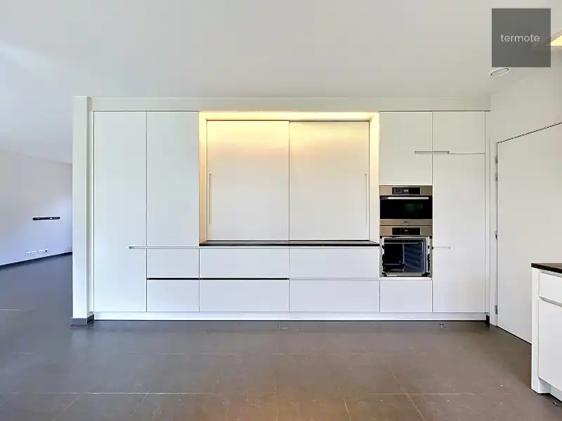 Ruime halfopen woning foto 20