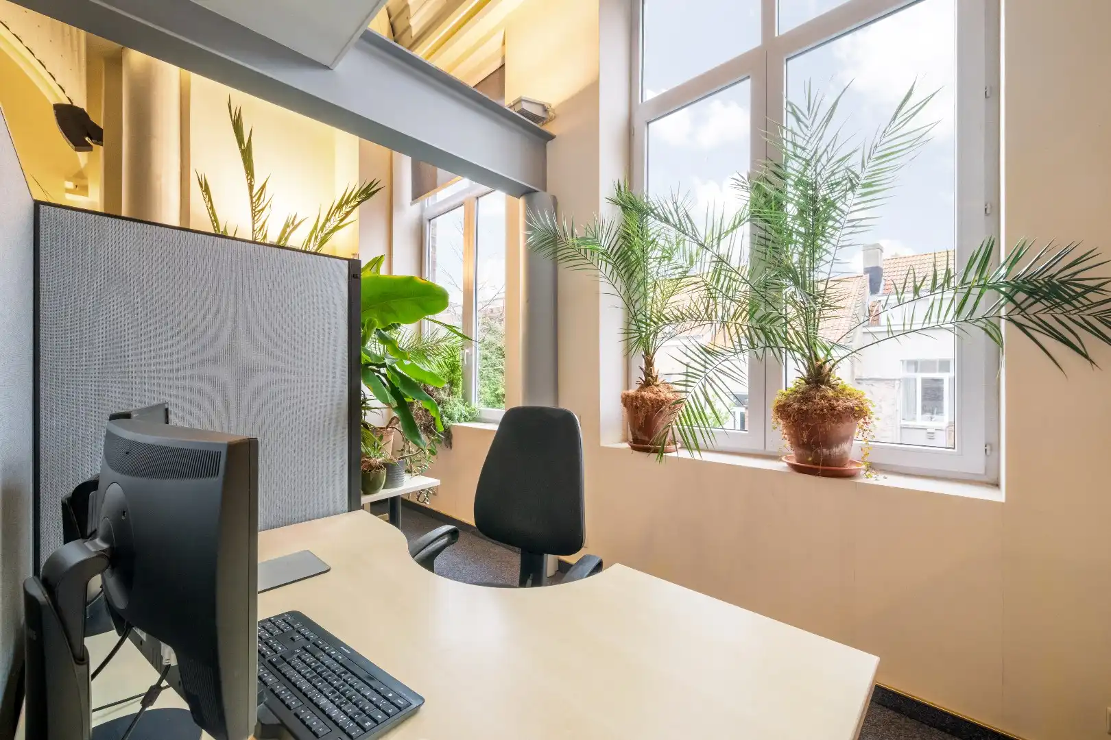 Uniek kantoor met privatieve woonruimte foto 2