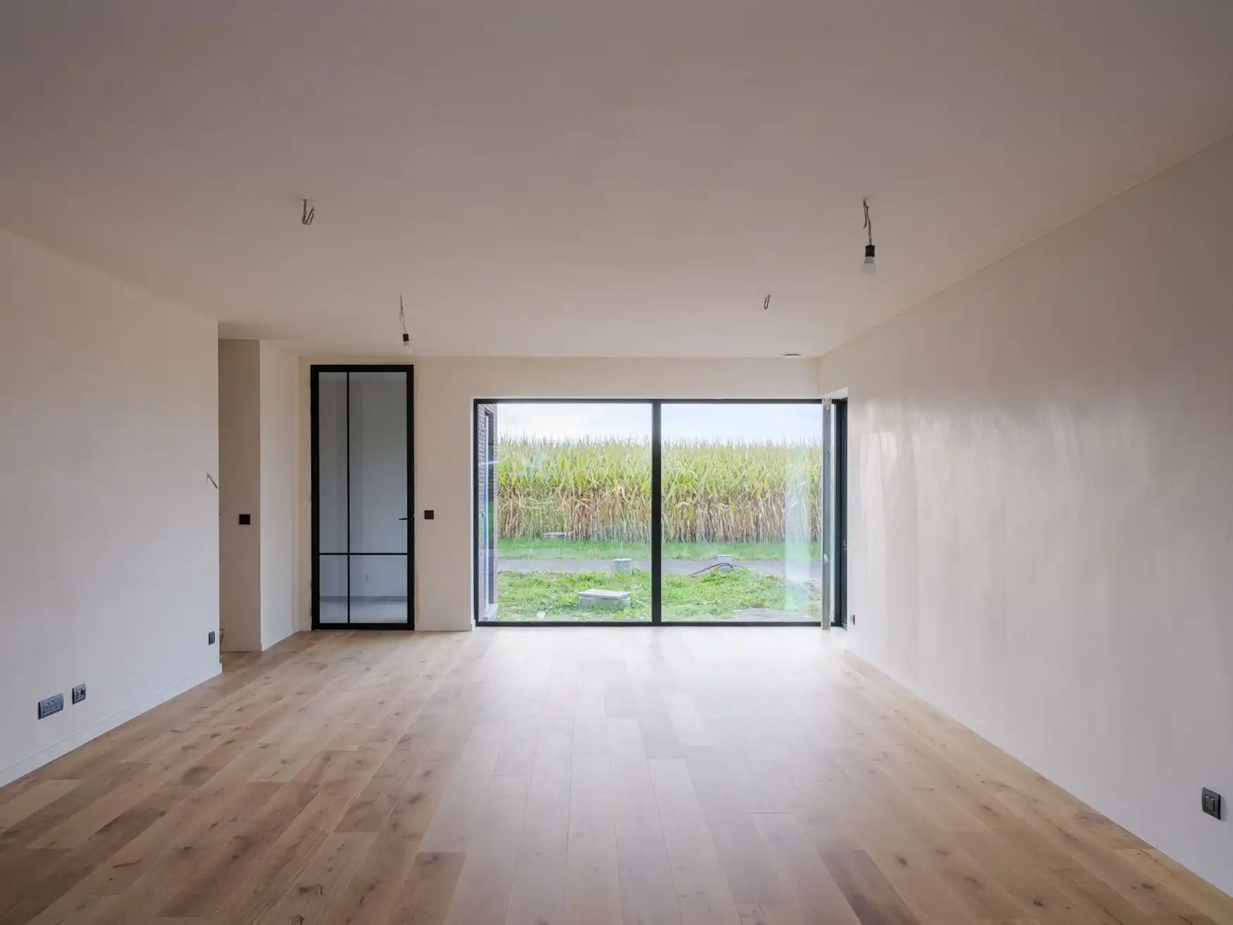 Moderne nieuwbouwwoning met schitterend zicht foto {{pictureIndex}}