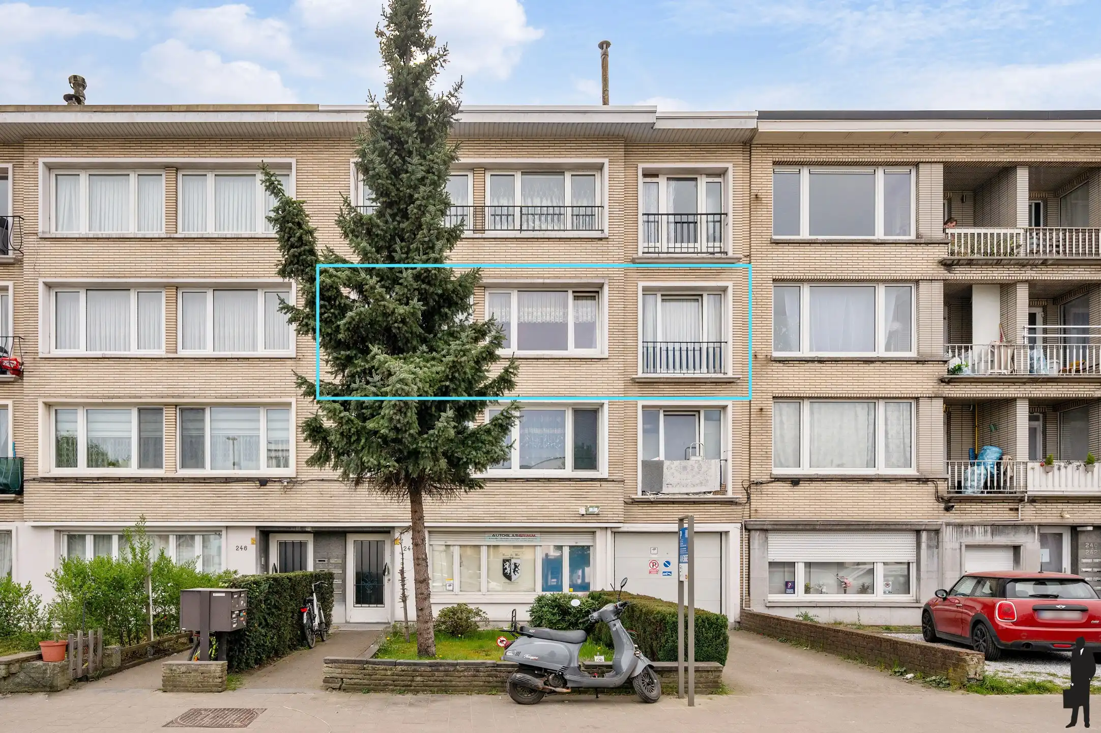 Ruim drie slaapkamer appartement te koop foto 13