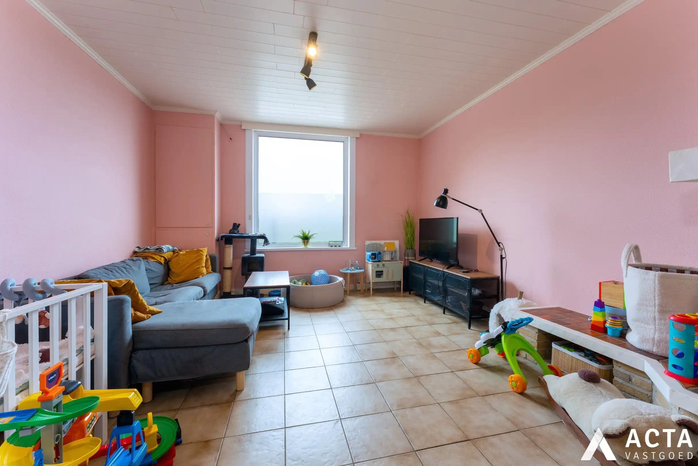 Gezinswoning met drie slaapkamers en tuin in Bredene foto 3