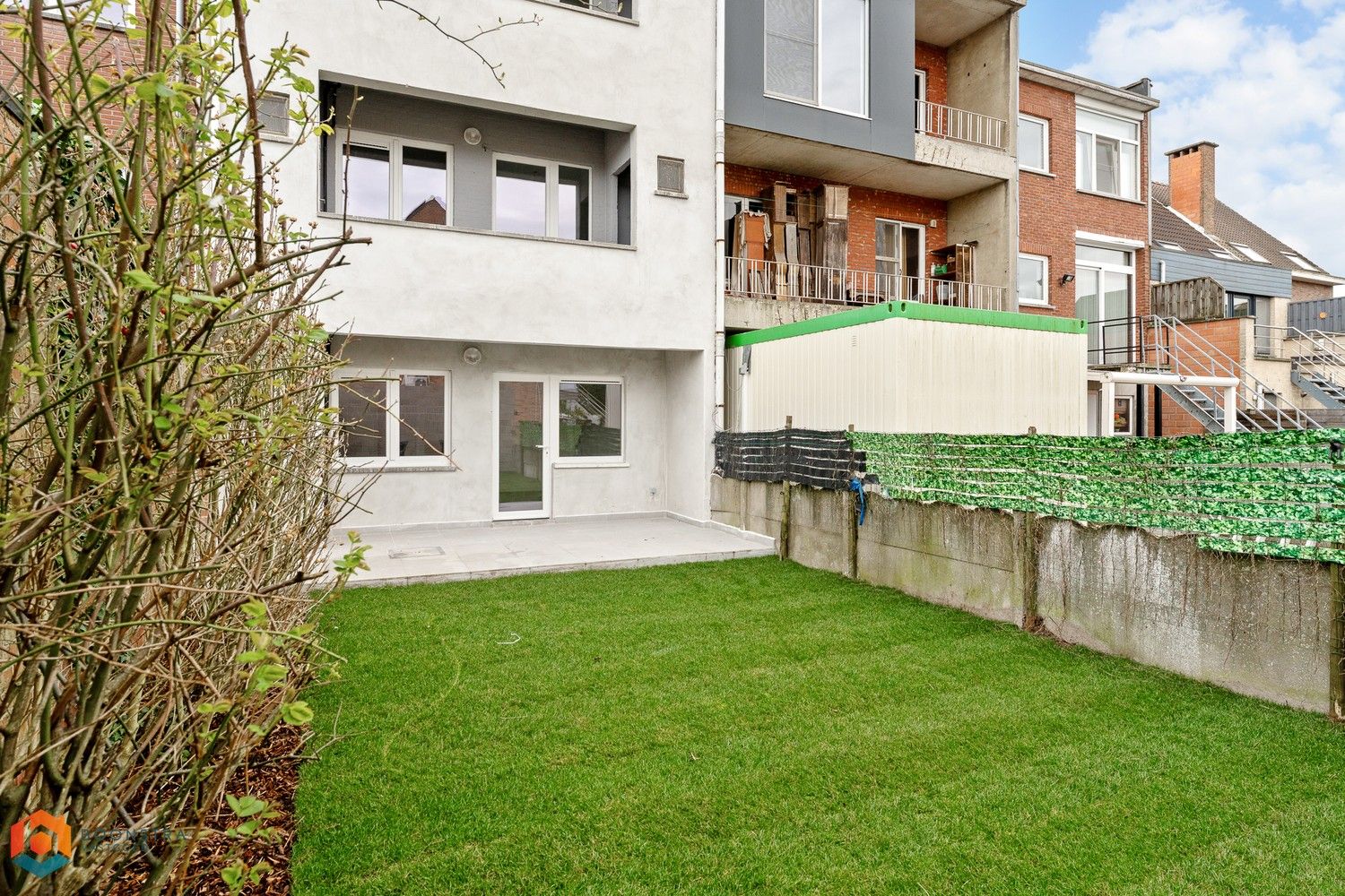 Gelijkvloers app met 2 slpkrs, tuin en garage te Willebroek foto {{pictureIndex}}