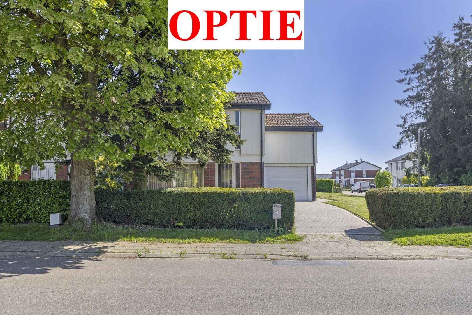 Hoofdfoto van de publicatie: GEZINSWONING MET 4 SLAAPKAMERS EN INPANDING GARAGE TE LANAKEN !