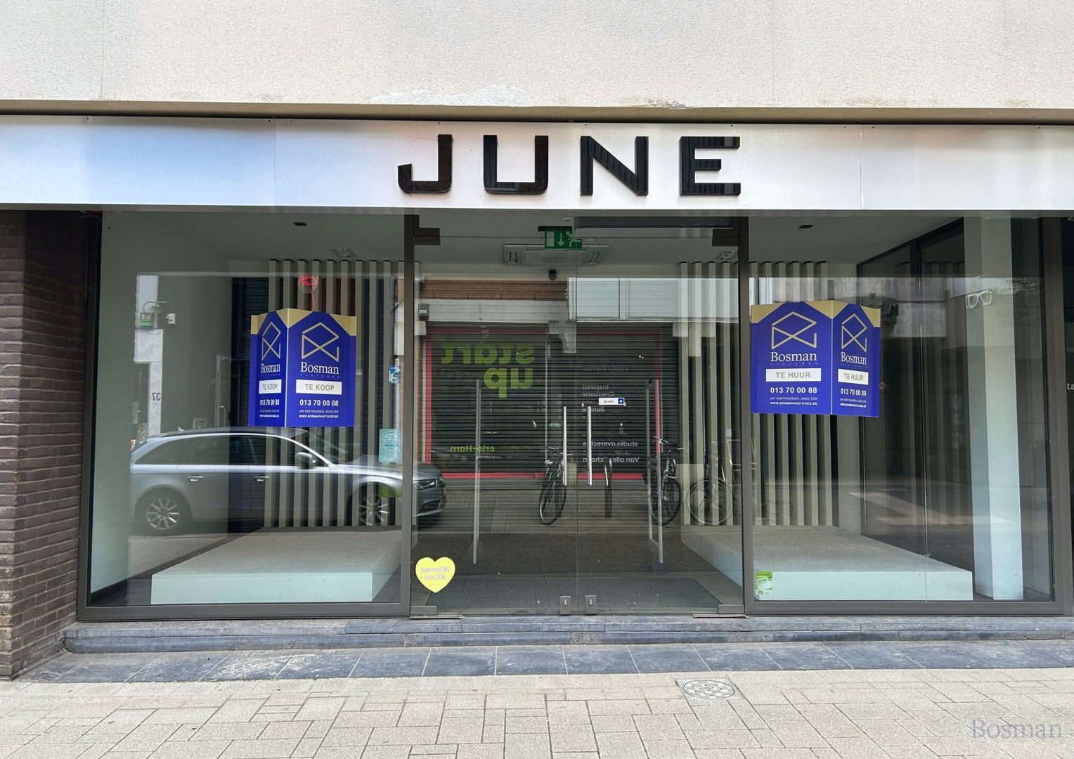 Ruim handelspand met tal van mogelijkheden in het centrum van Tessenderlo te koop foto {{pictureIndex}}