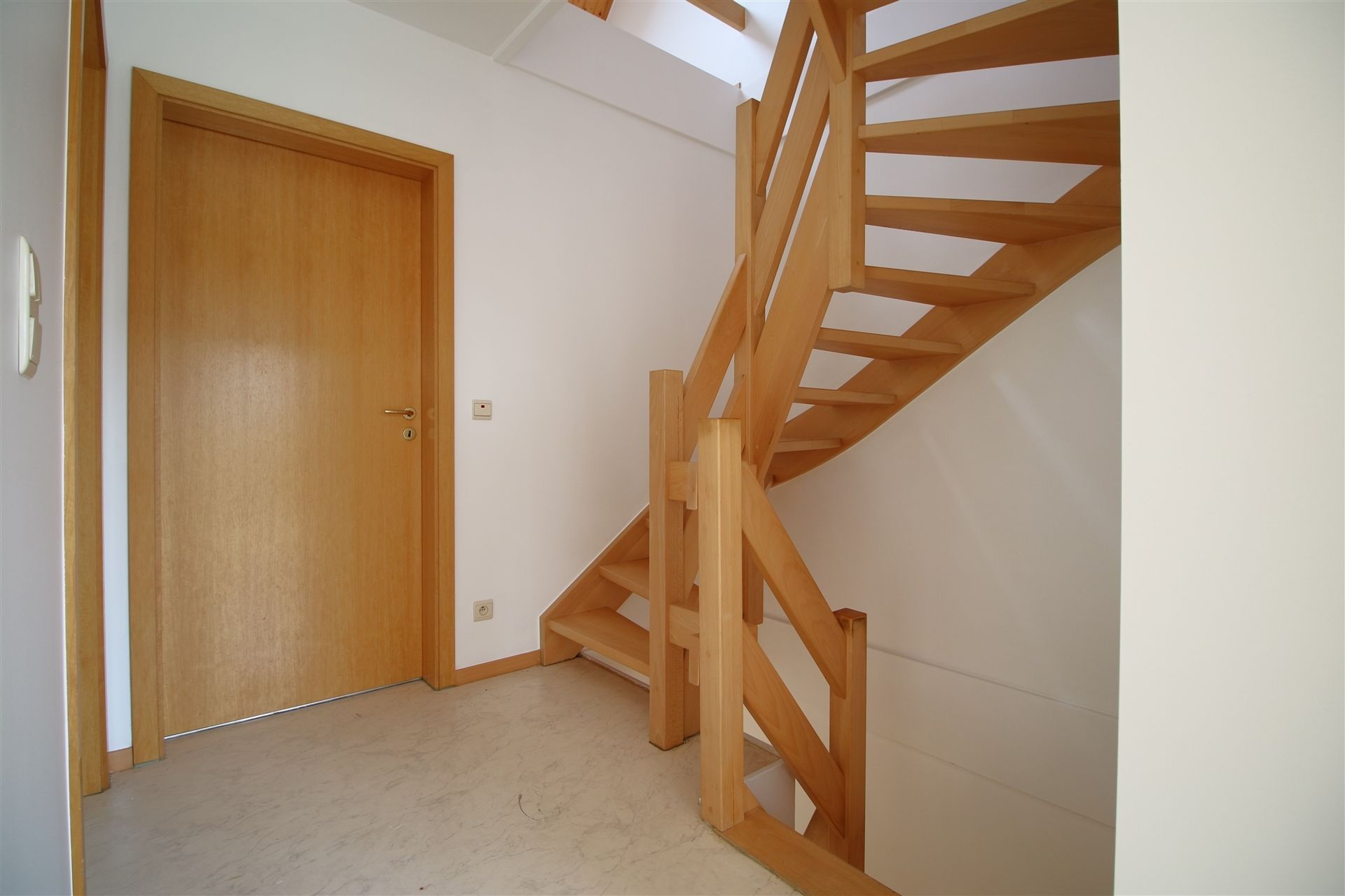 Woning met 4-5 slpk, tuin en garage foto 11