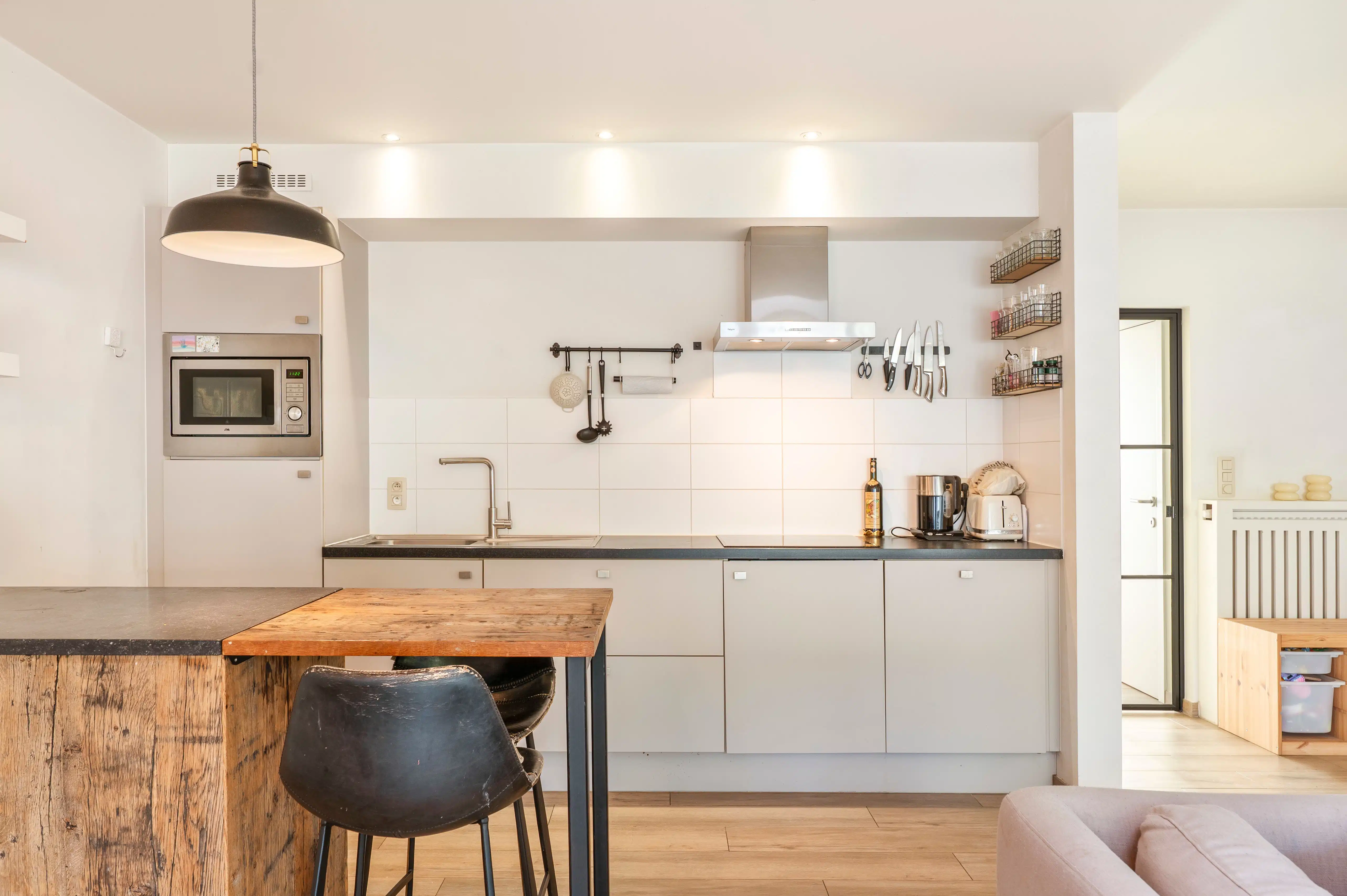 Moderne gezinswoning met gezellige stadstuin op de Lage Kaart te Brasschaat! foto 5