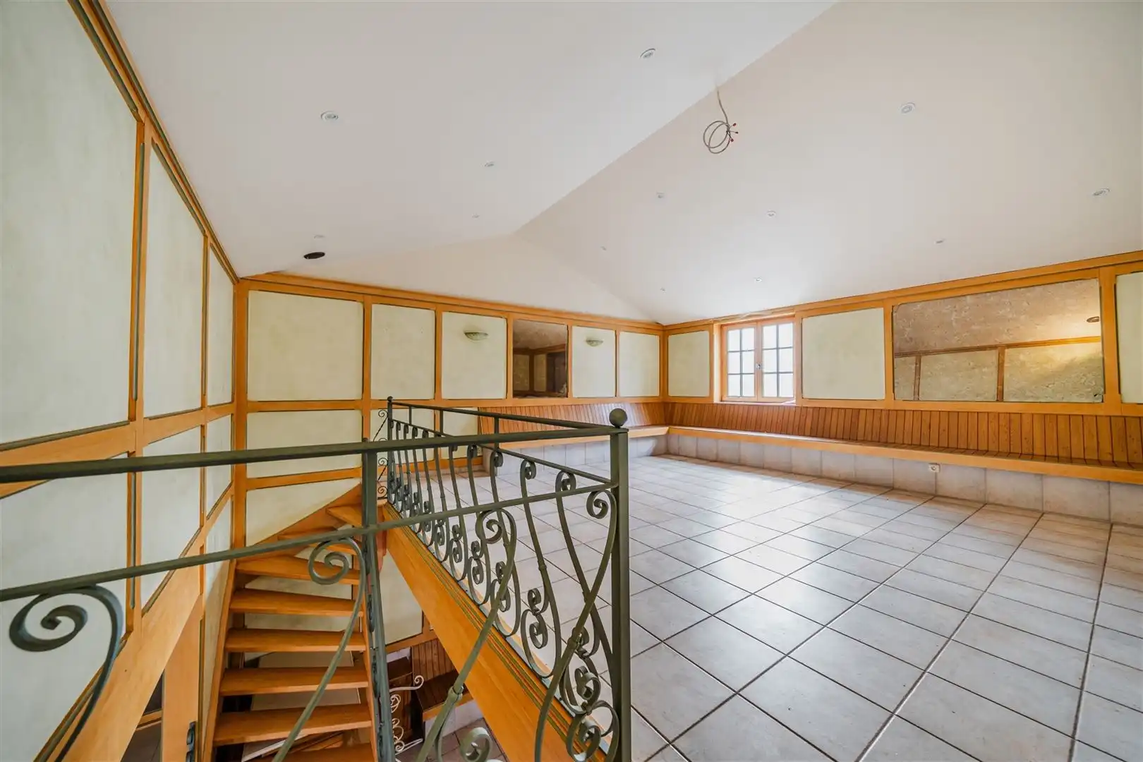 Handelscomplex met appartement in centrum Landen foto 21