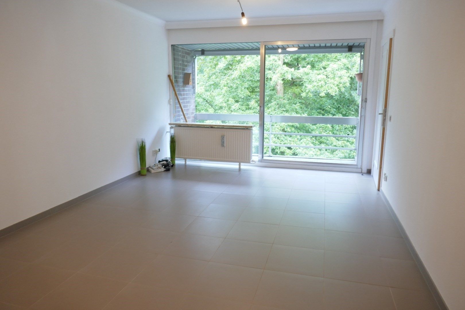 Gerenoveerde serviceflat op derde verdieping te midden het groen in Assebroek. foto 3