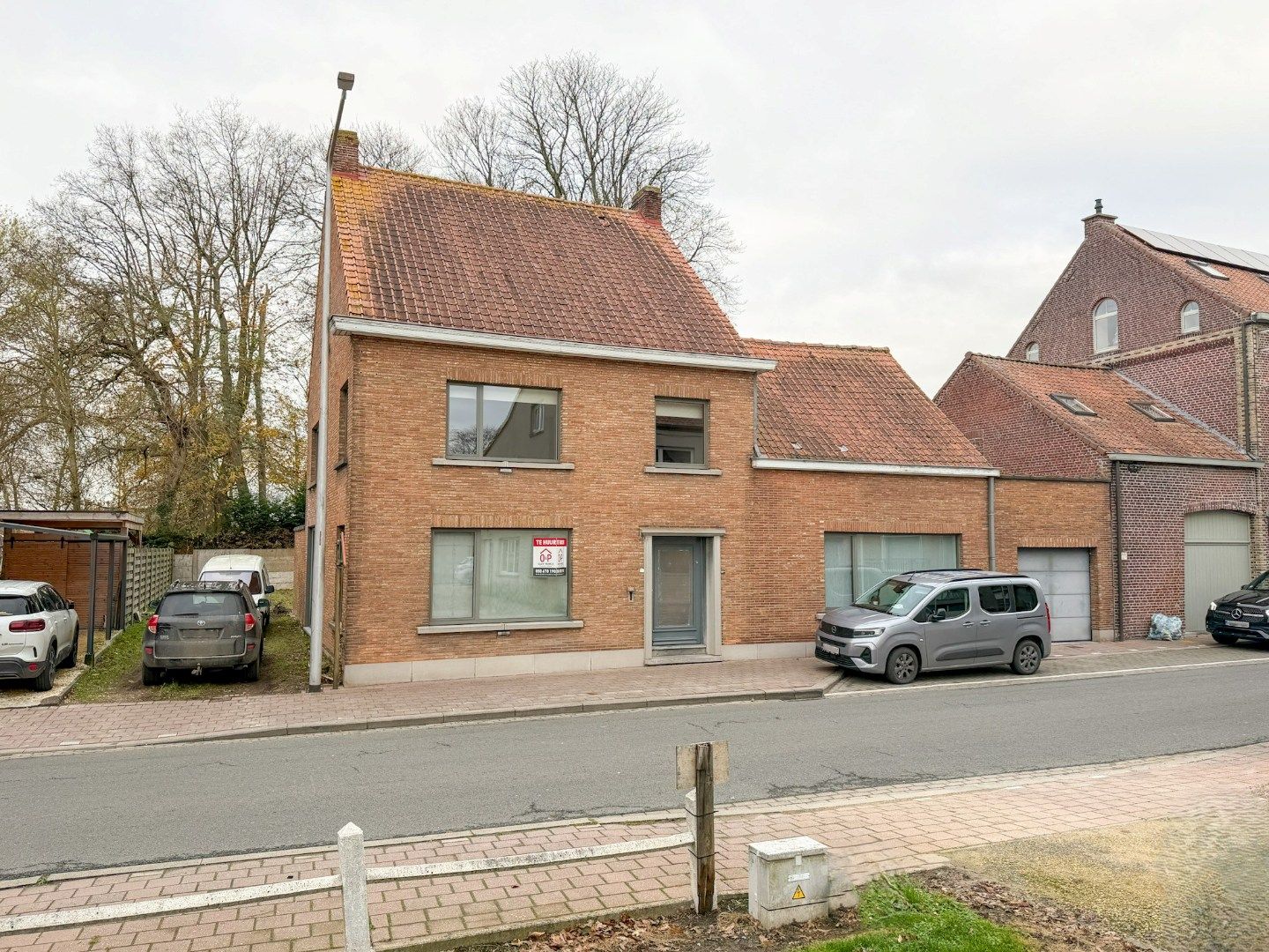 Ruime instapklare woning met tuin, 3 slpk, grote garage/berging (100 m²) te Handzame foto {{pictureIndex}}