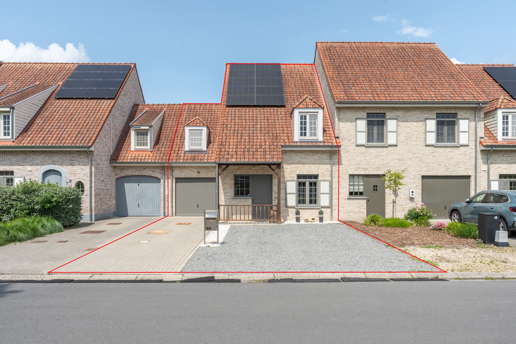 Instapklare woning met 3 grote slpks en garage foto {{pictureIndex}}