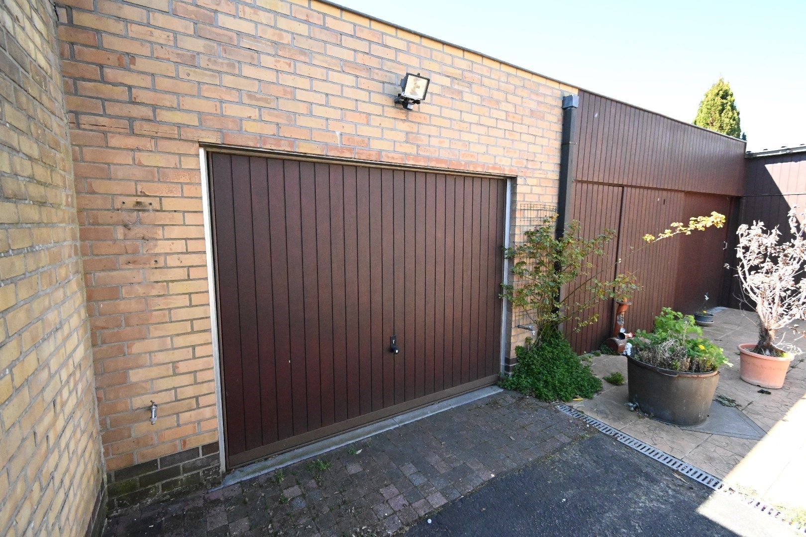 Halfopen bebouwing met garage en tuin foto 21
