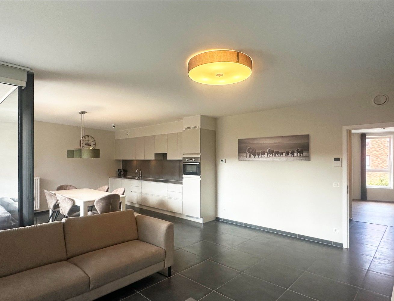 Modern appartement met 2 slaapkamers, aangenaam terras & autostaanplaats in Lier! foto 7