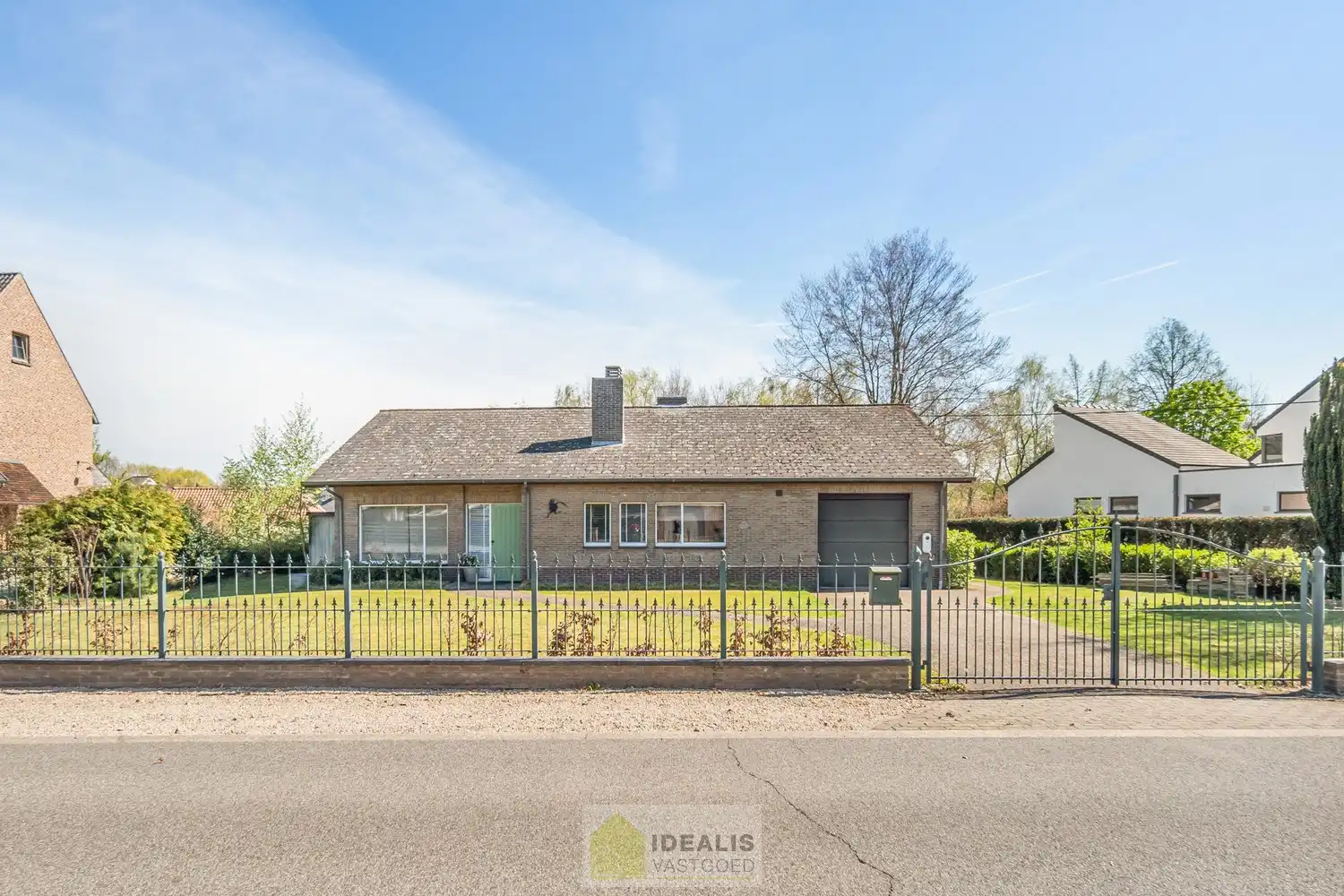 IDEALIS VASTGOED – Goed onderhouden en aangename gelijkvloerse woning met 2 slaapkamers op een prachtig, ruim en uiterst breed perceel foto 3