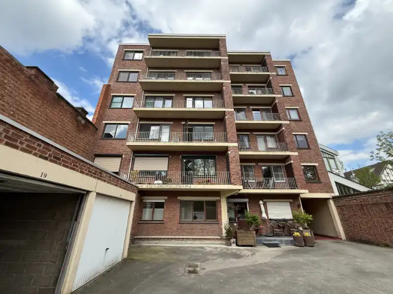 Ruim 2-slaapkamerappartement met garage nabij De Sterre foto 12