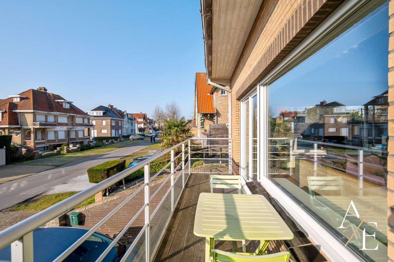 KOKSIJDE - Woning met 5 slaapkamers en dubbele garage! foto {{pictureIndex}}