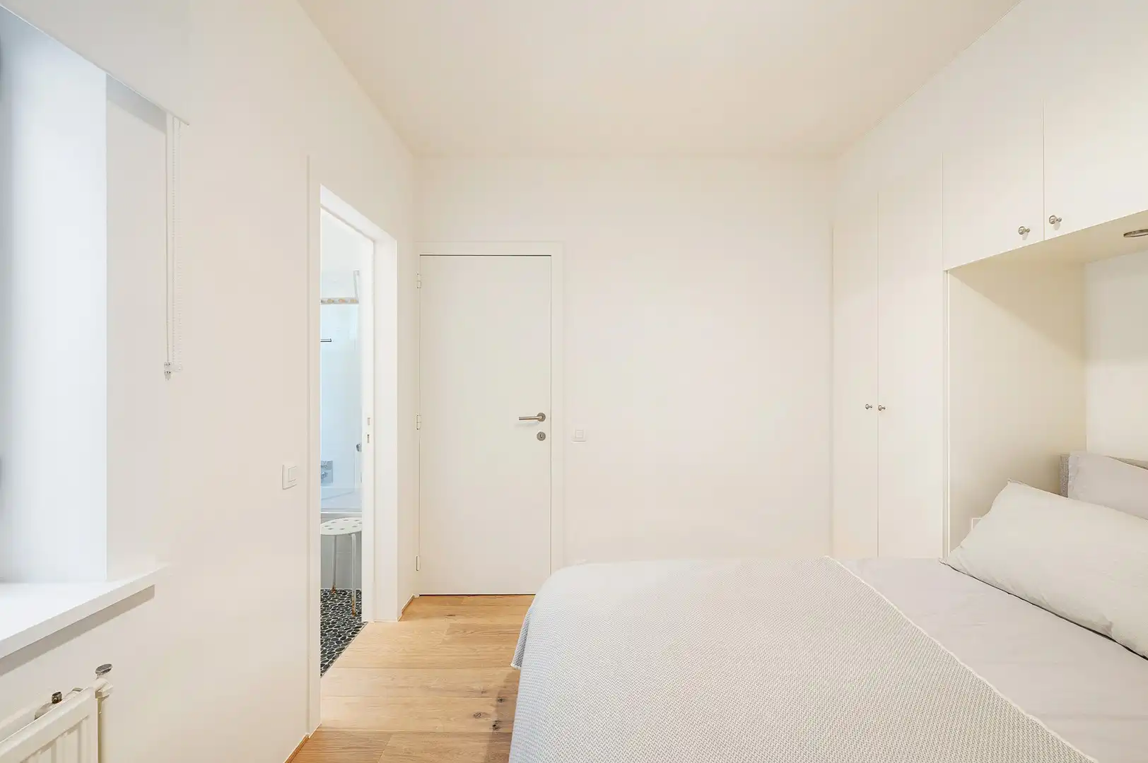 Hedendaags appartement genietend van zijdelings zeezicht, vlakbij de zee. foto 20