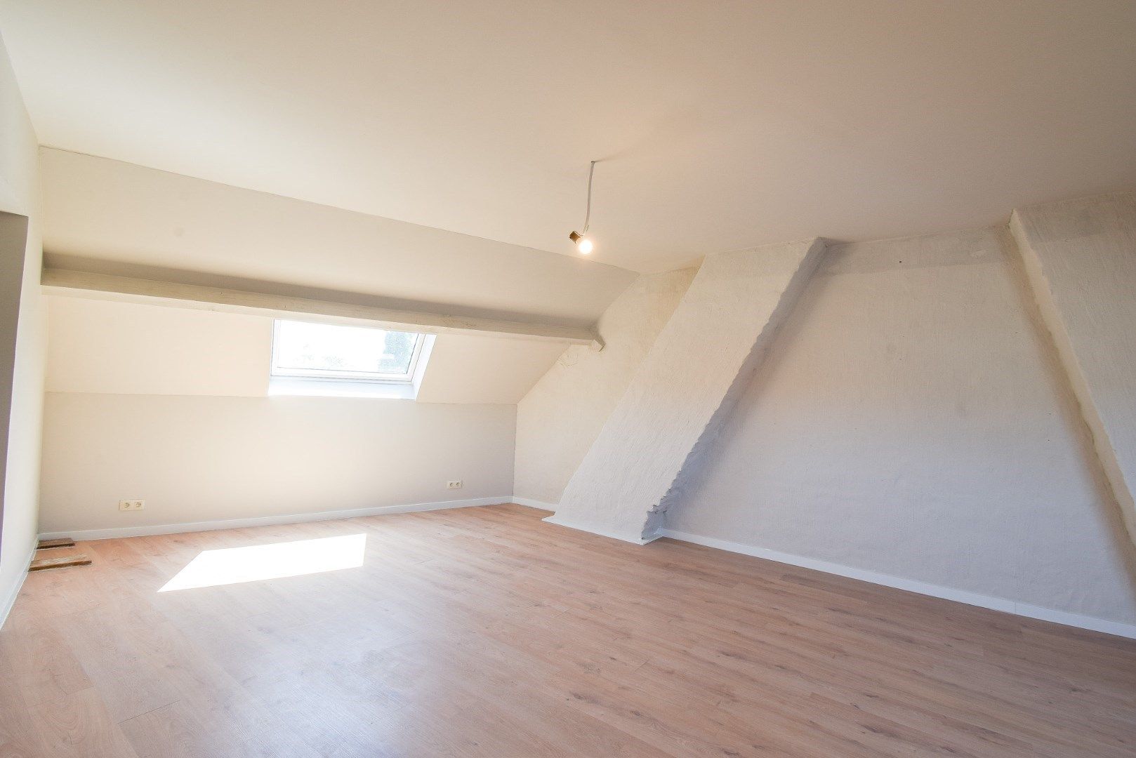 Dakappartement met 4 slaapkamers in het centrum van Gistel foto 9