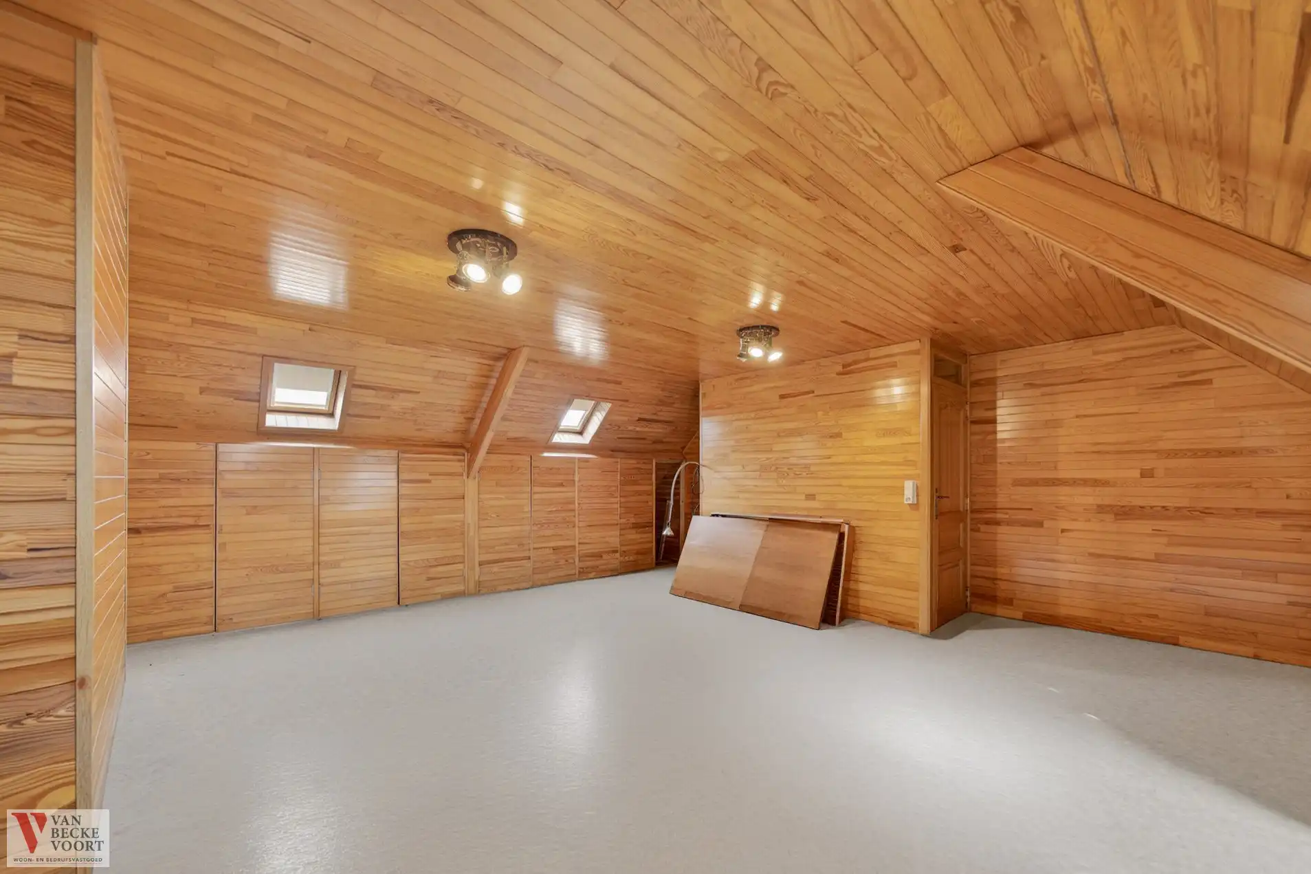 Te renoveren bel-etagewoning met garage foto 8