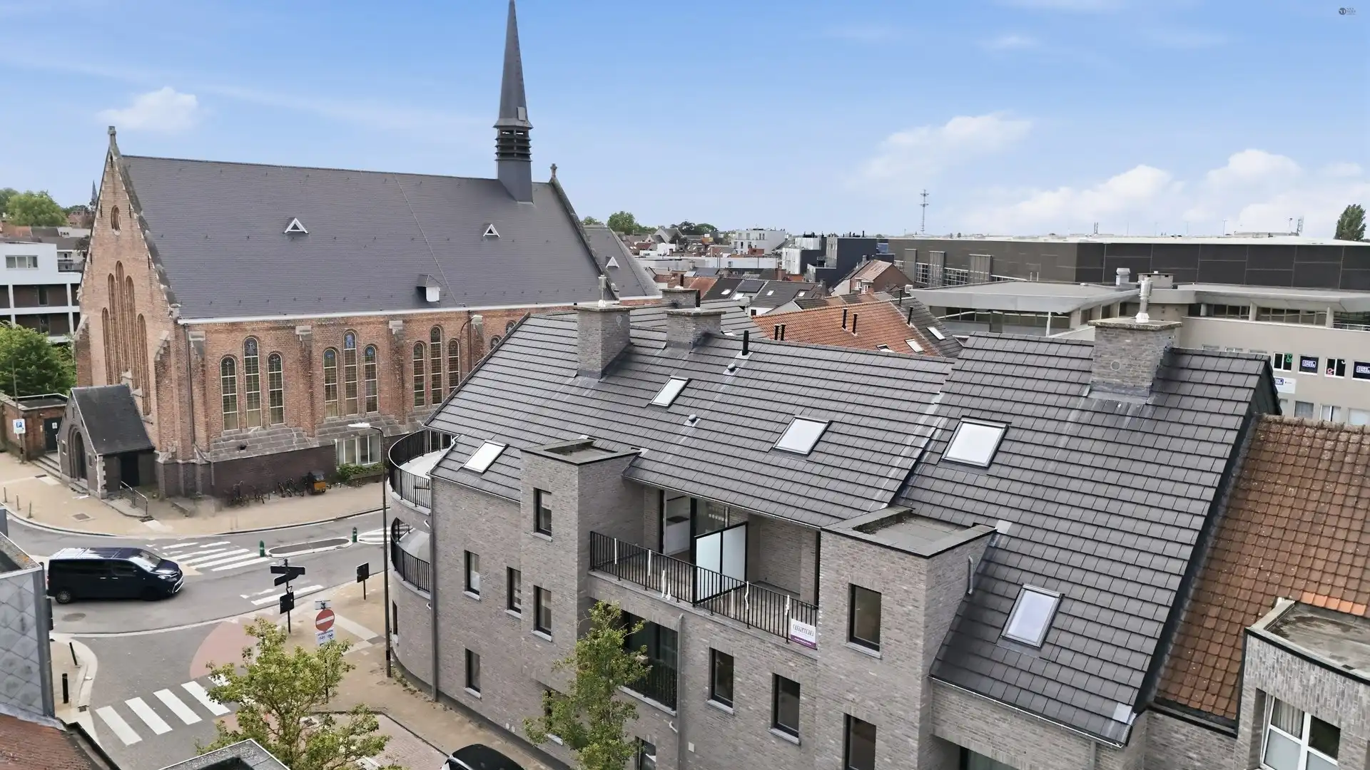 Ruim duplex appartement met 3 slaapkamers en 2 badkamers foto 2