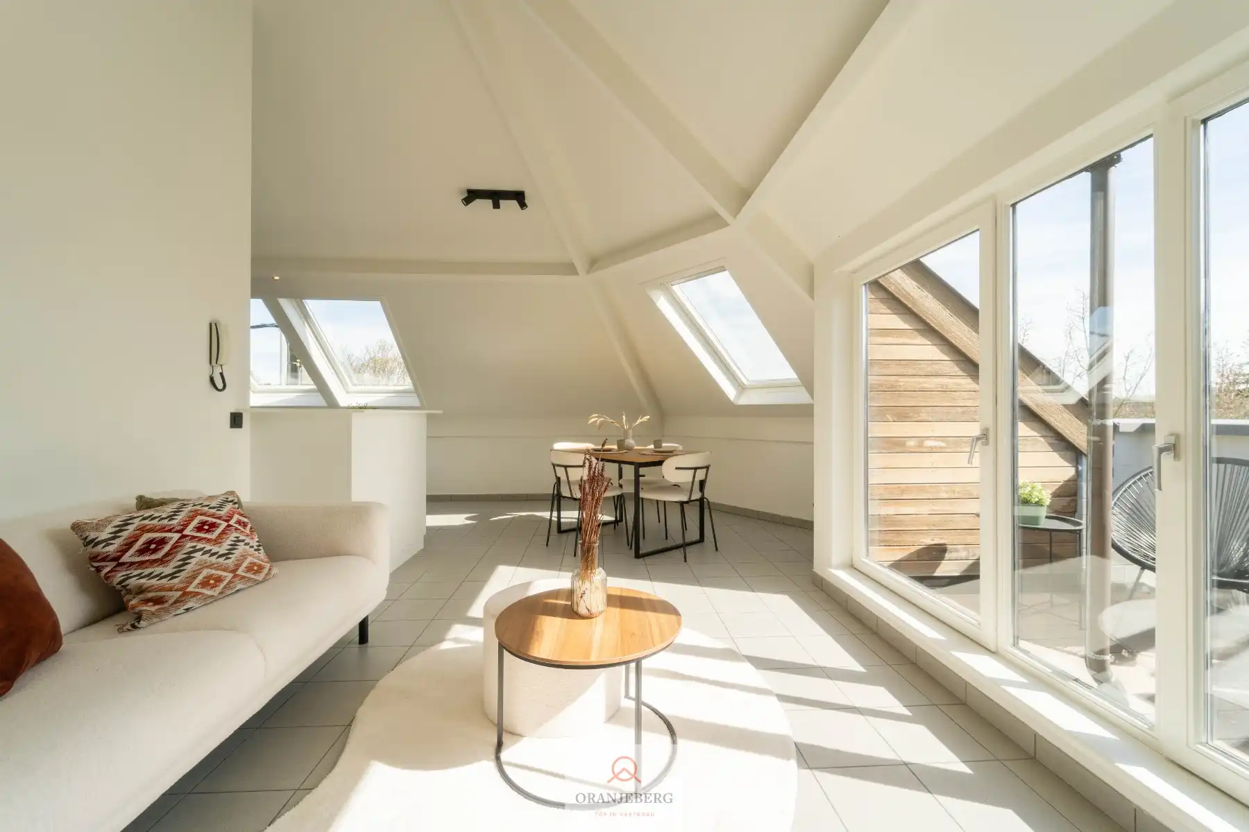 Gerenoveerd, lichtrijk 2 slpk-appartement met zonneterras foto 6