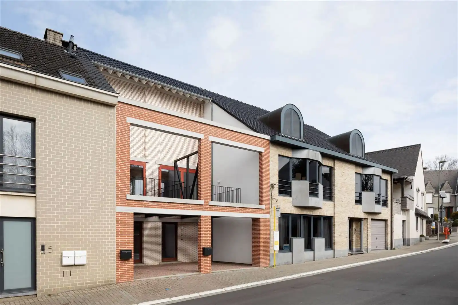Quadruplex TE HUUR in centrum Gooik  foto {{pictureIndex}}