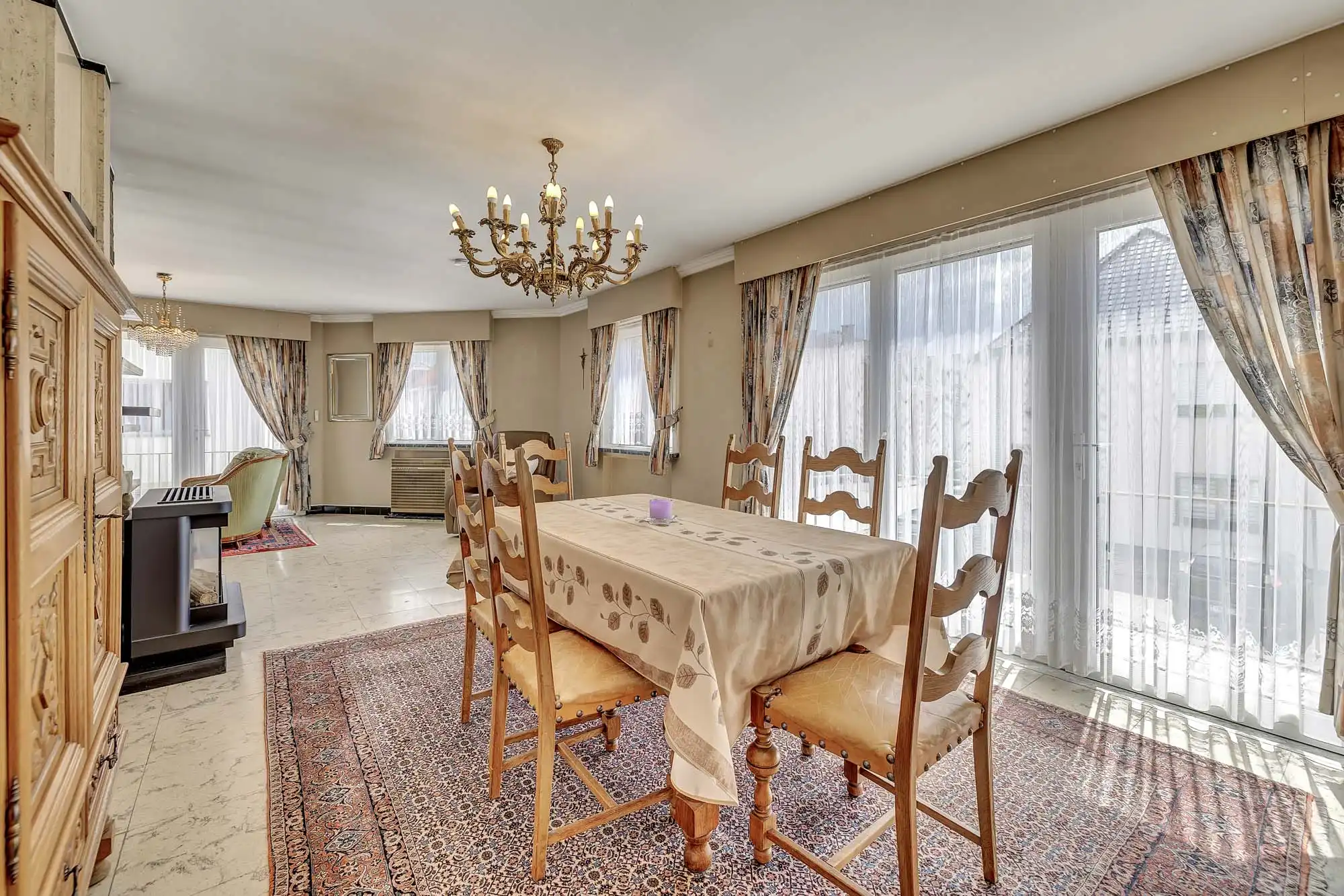 Solide, te renoveren bel-étage op goede ligging foto 10