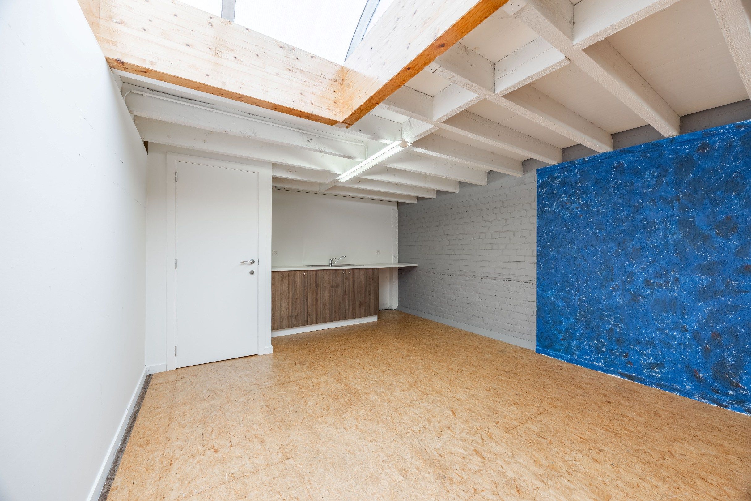 CENTRAAL GELEGEN HANDELSPAND MET TAL VAN MOGELIJKHEDEN IN ZWEVEGEM! foto 8