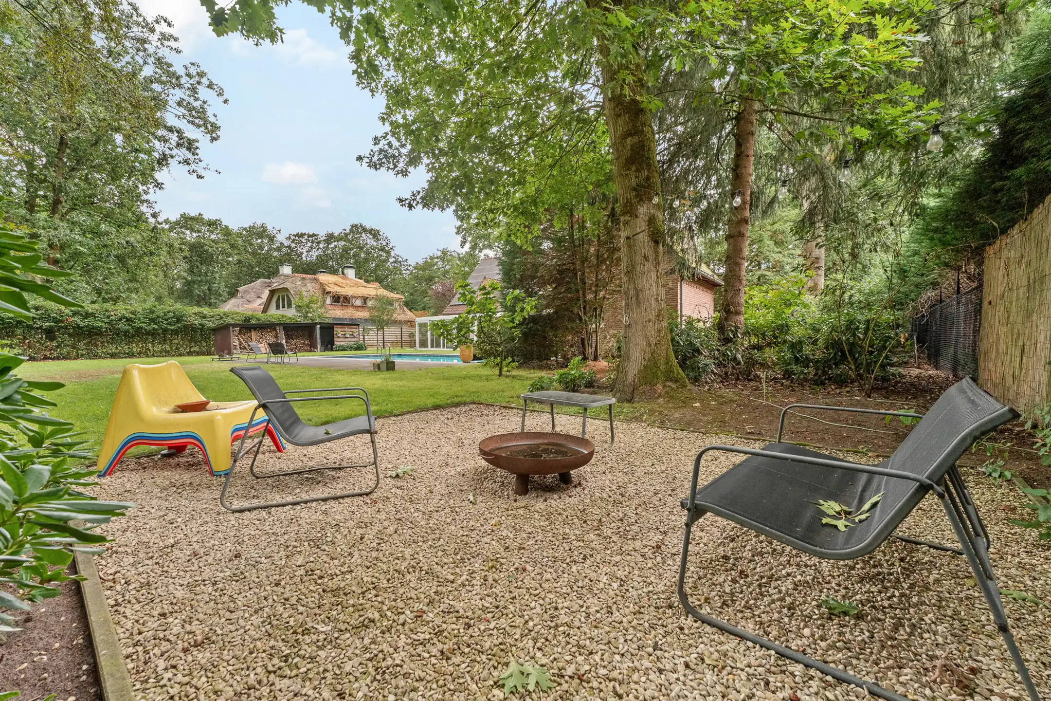 Ruime villa in bosrijke omgeving op een perceel van ca. 3.320m² met zwembad foto 34