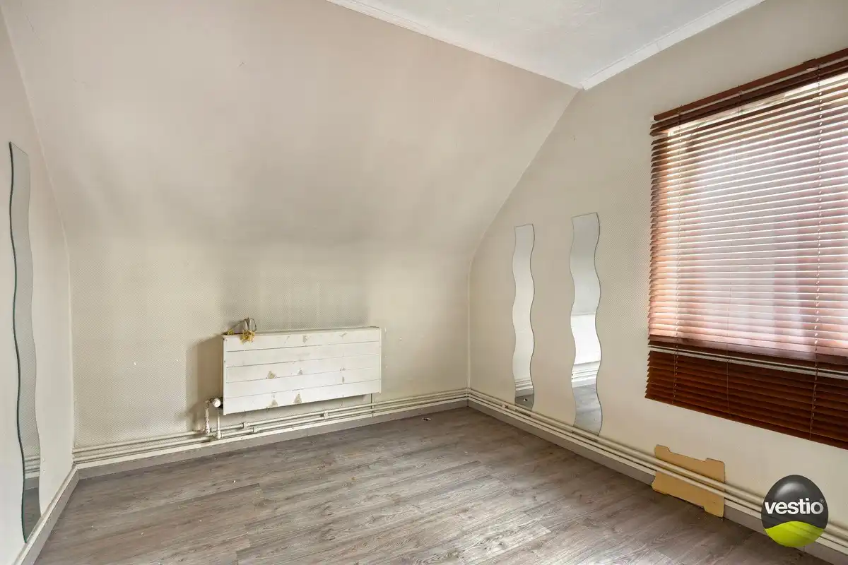 Ruime te renoveren woning met 3 slaapkamers op vlot bereikbare ligging (Genkersteenweg). foto 17