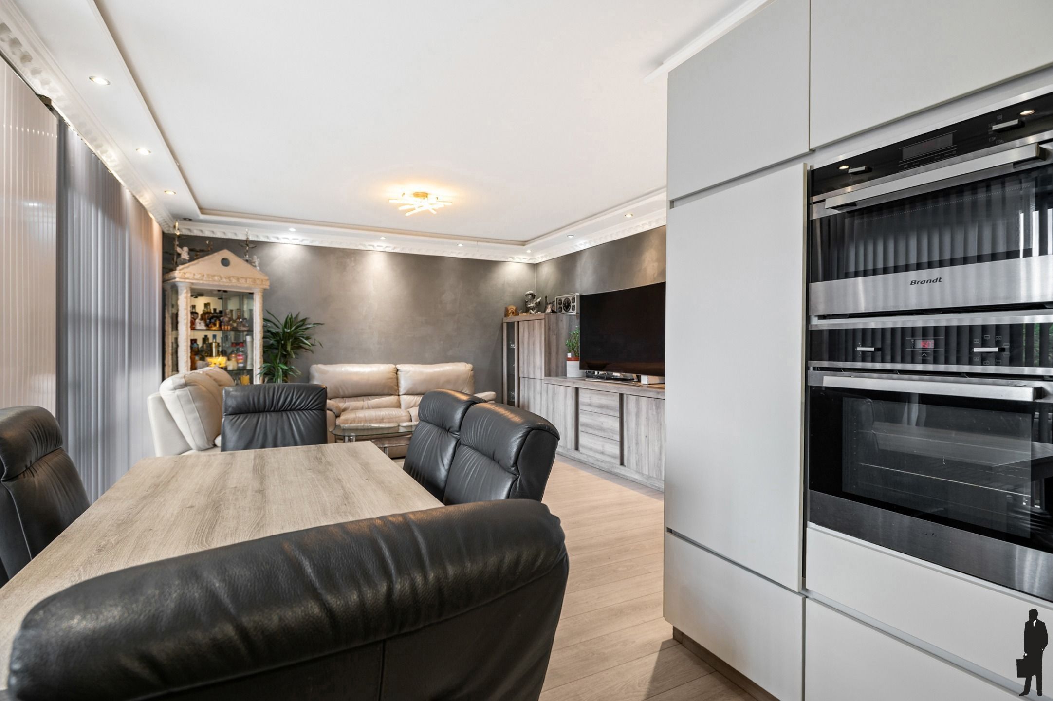 Appartementsgebouw op top-locatie te koop foto 42