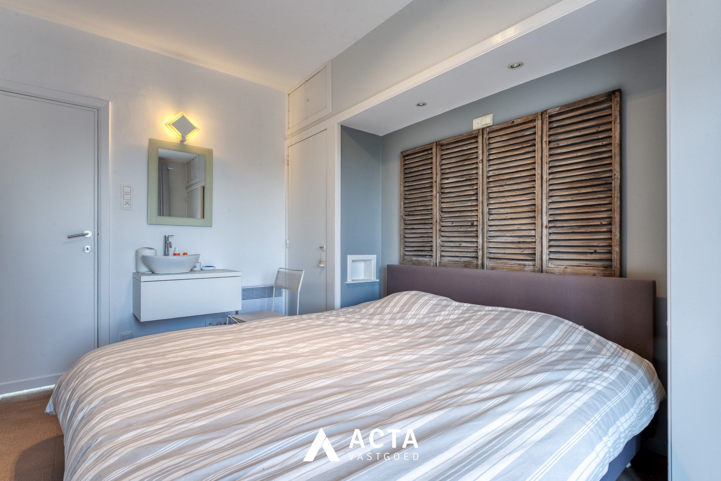 Gerenoveerd drie-slaapkamerappartement op de Zeedijk van Middelkerke foto 8