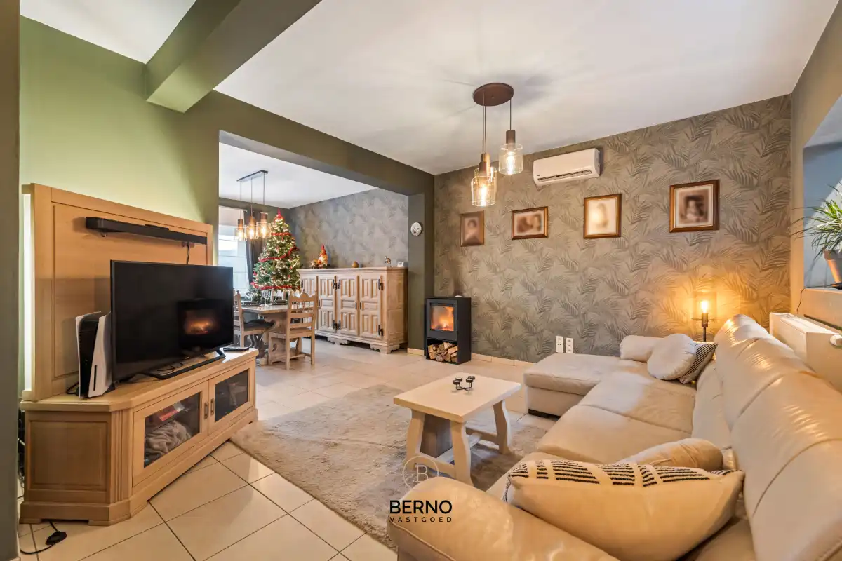 Ruime, gerenoveerde woning met knappe tuin foto 5