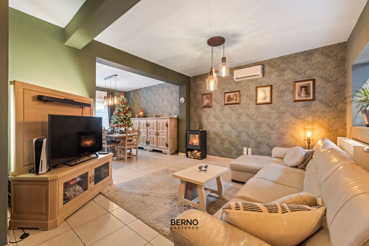 Ruime, gerenoveerde woning met knappe tuin foto 5