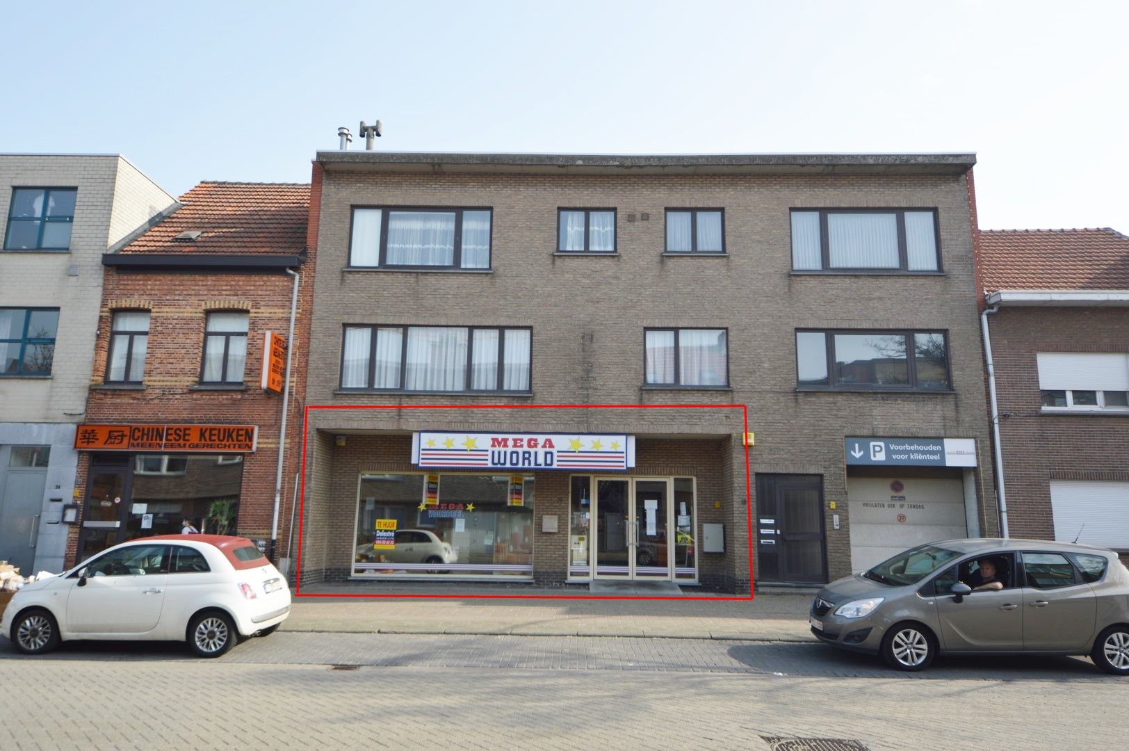 Ruim commercieel gelijkvloers of kantoor 600 m² foto {{pictureIndex}}