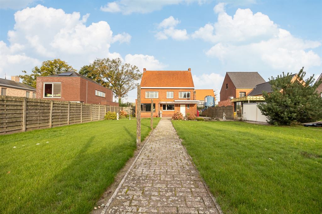 Karaktervolle woning met veel potentieel foto 9