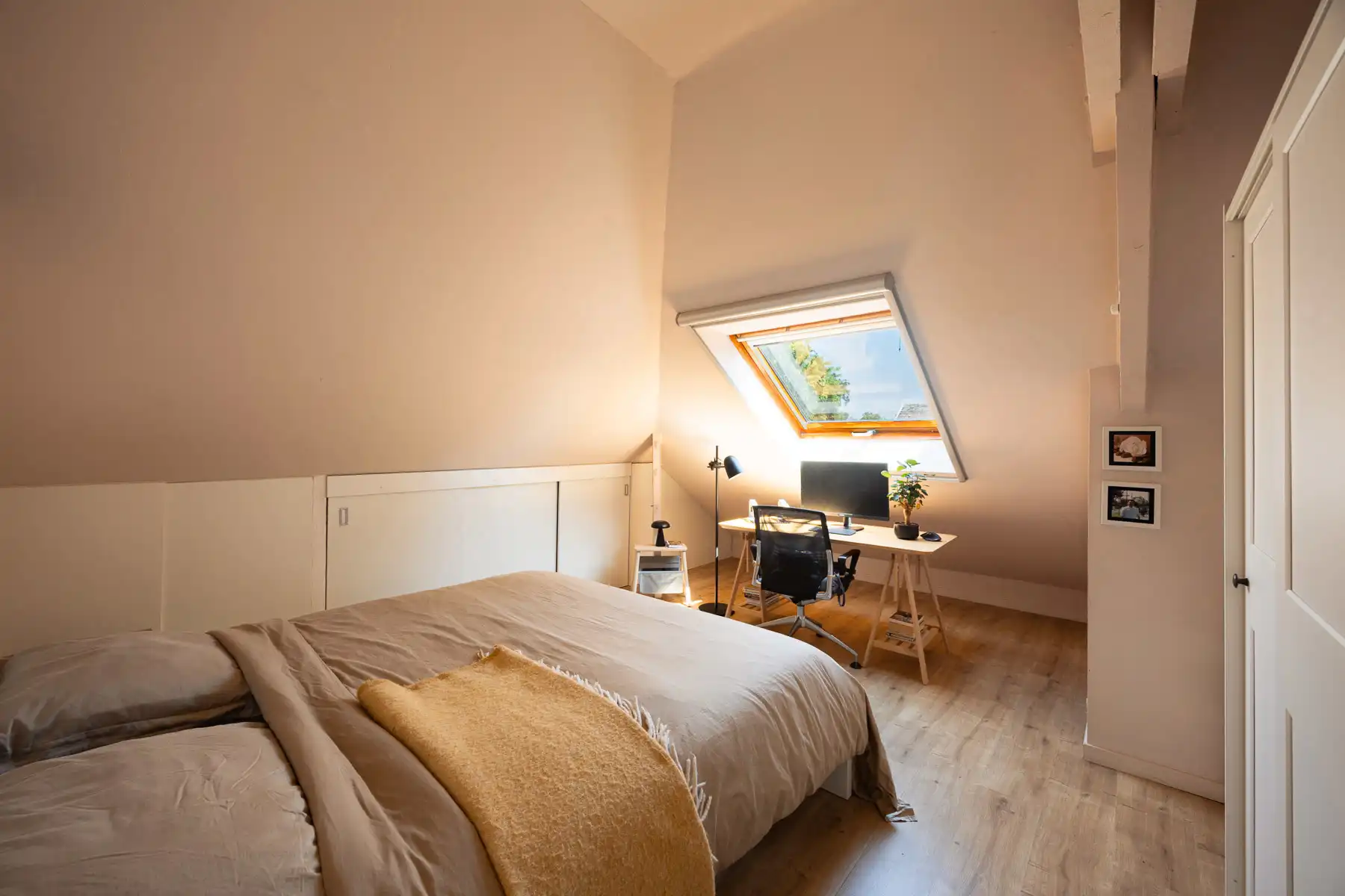Gerenoveerd en energiezuinig duplex-appartement met parkings foto 13