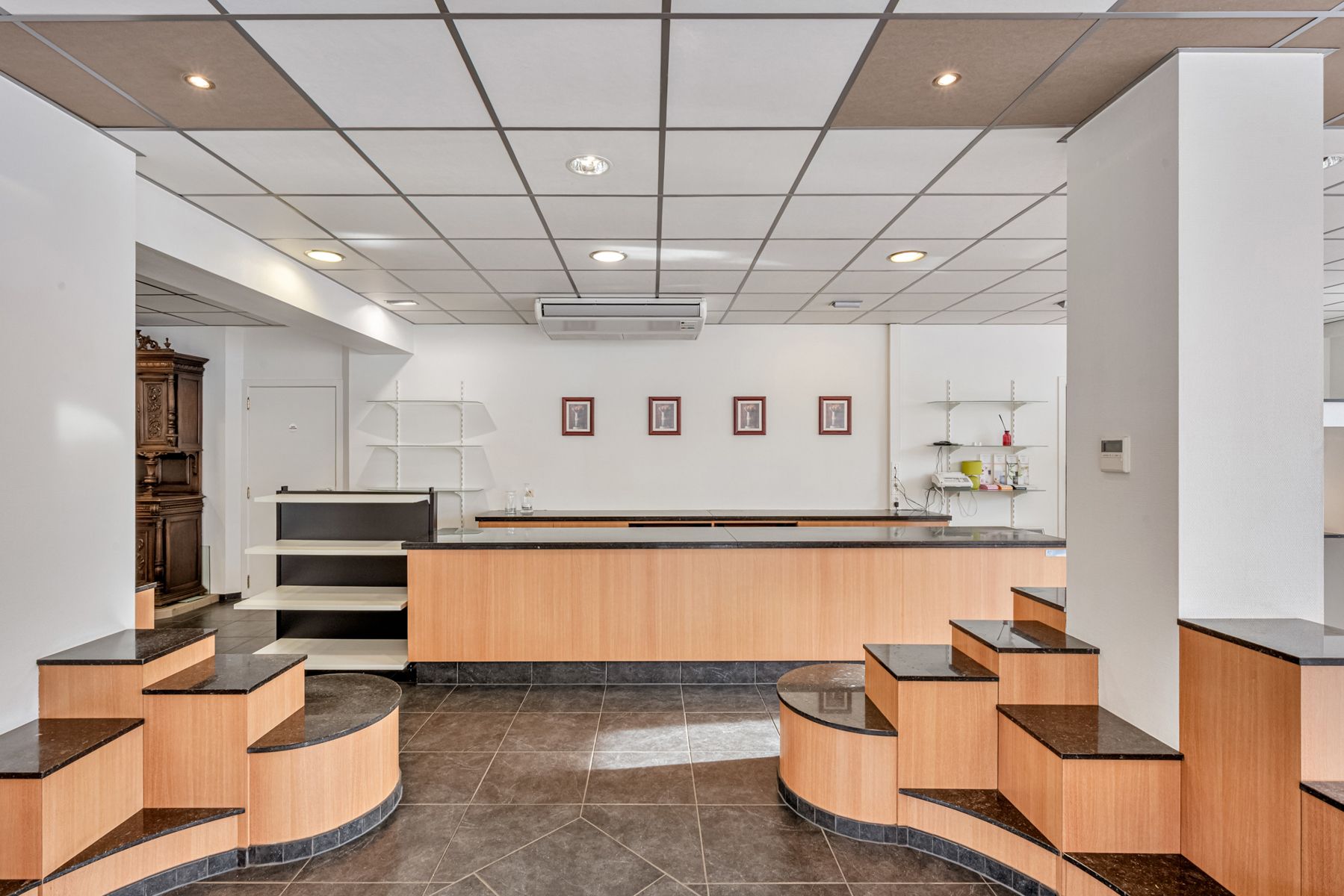 Merelbeke centrum: handelspand met woonst, garage en terras  foto 4