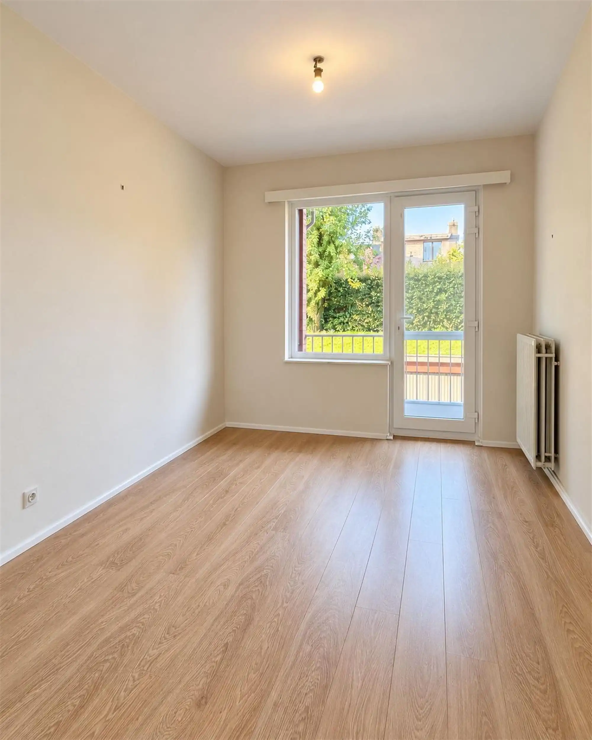 Instapklaar 2-slaapkamer appartement met terras en garage foto 7
