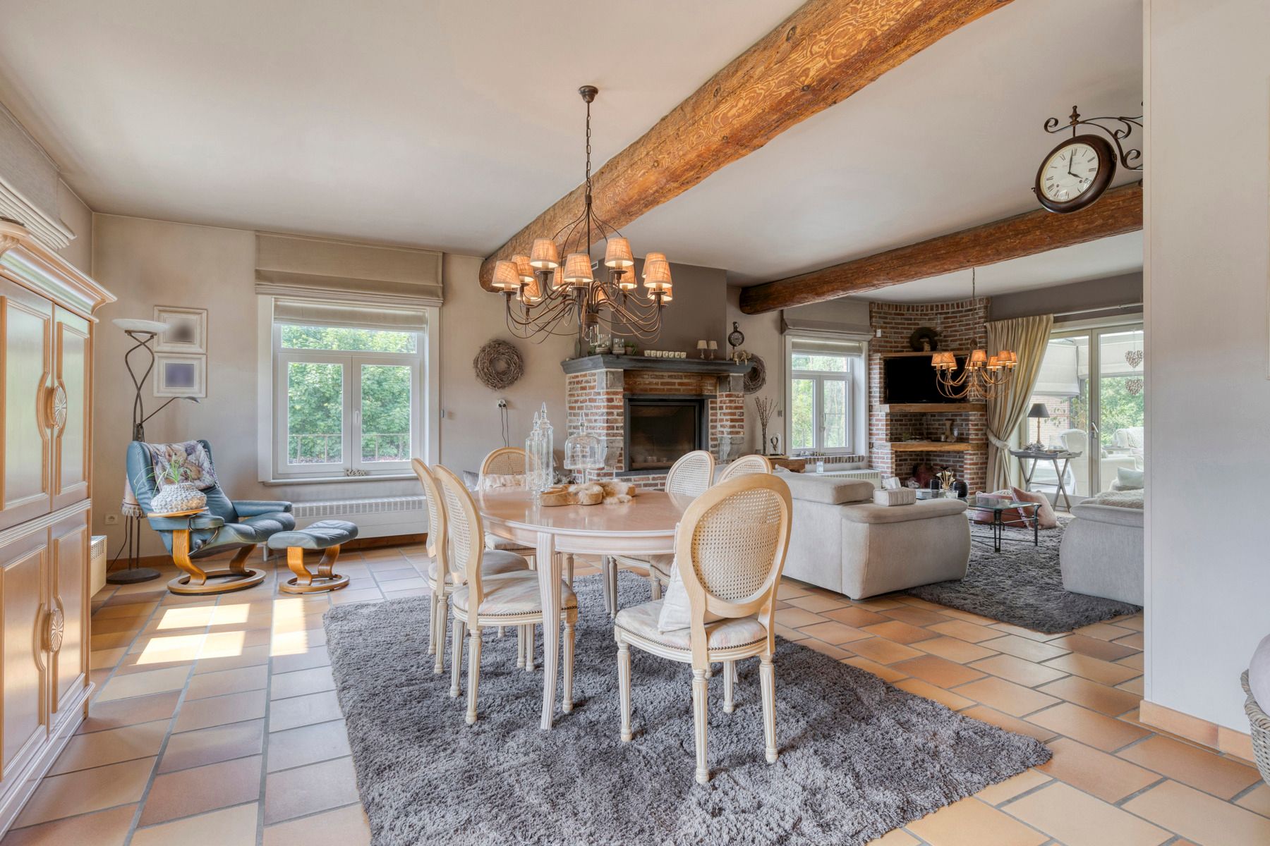 Woning met loods en vrachtwagenparking op toplocatie foto 8