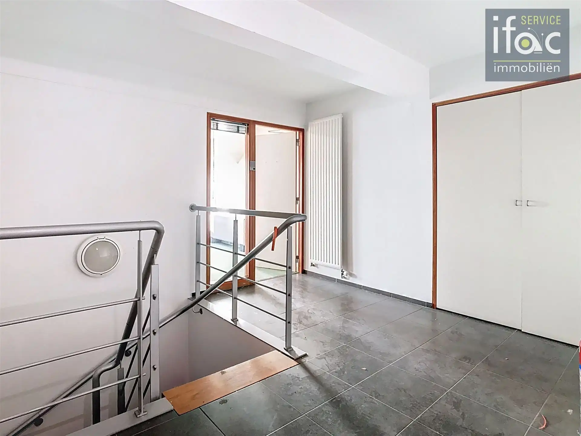 Commerciële ruimte en bureaus (270 m²) met parking. foto 7