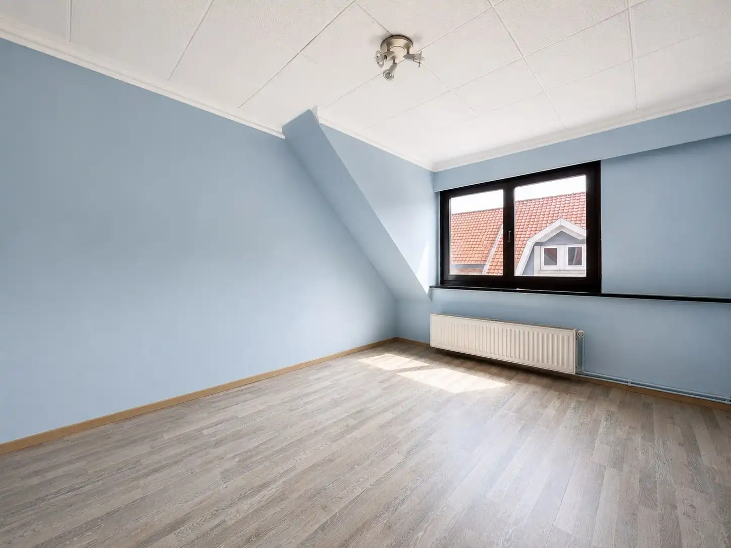 Grote woning met 4 kamers en leuke stadstuin te Heist foto 18