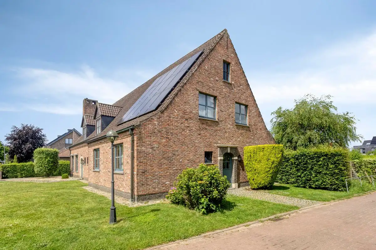 Stijlvolle villa met praktijk: wonen & werken in Opwijk foto 2